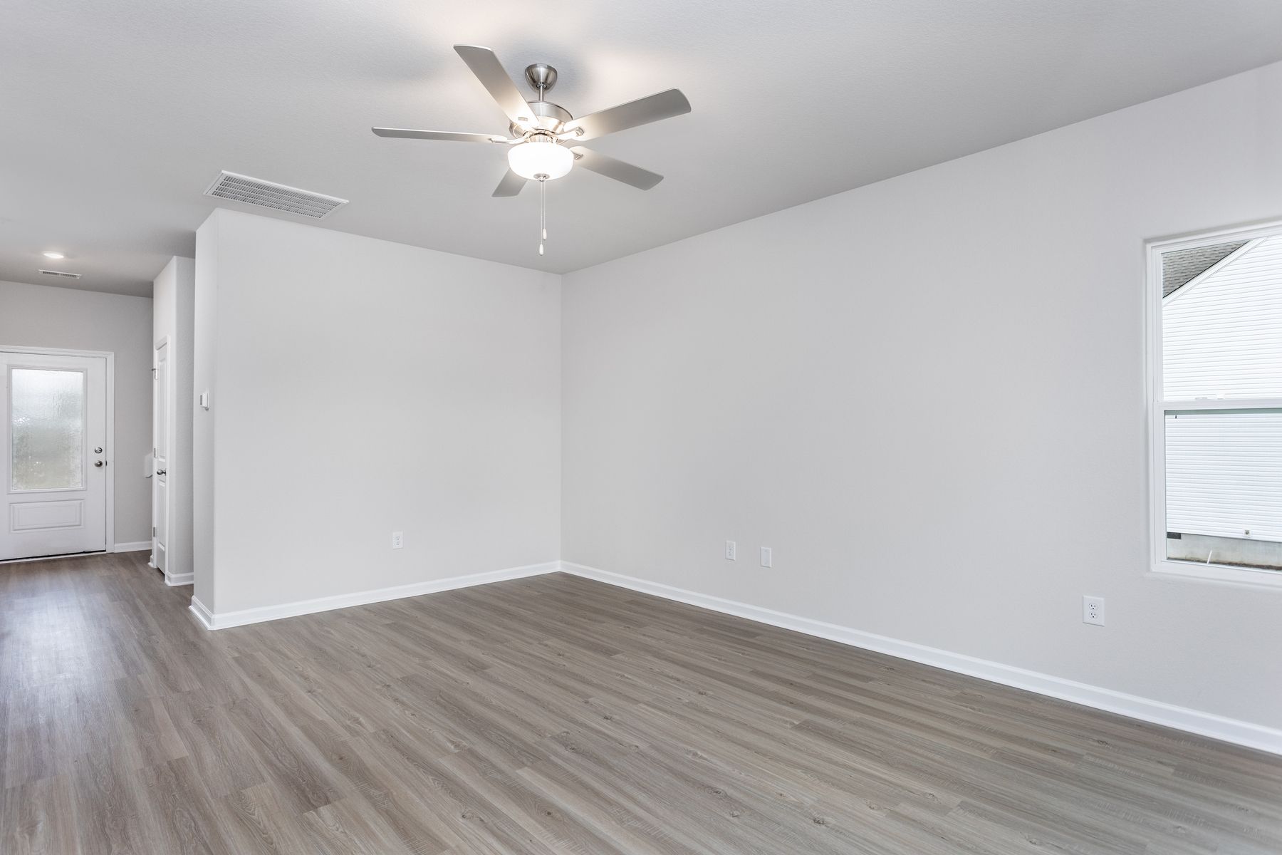 Spacious living room