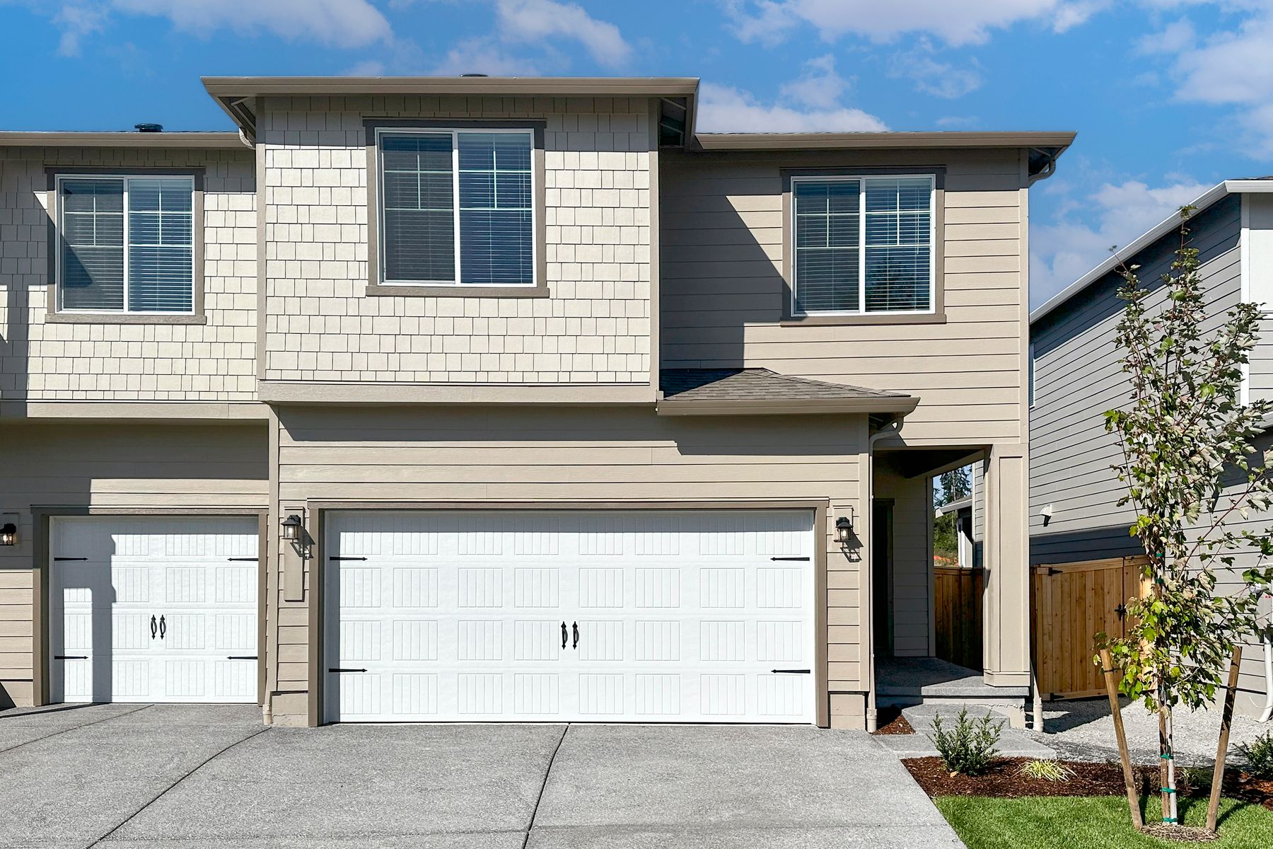 The kitchen appliances come included in this home.