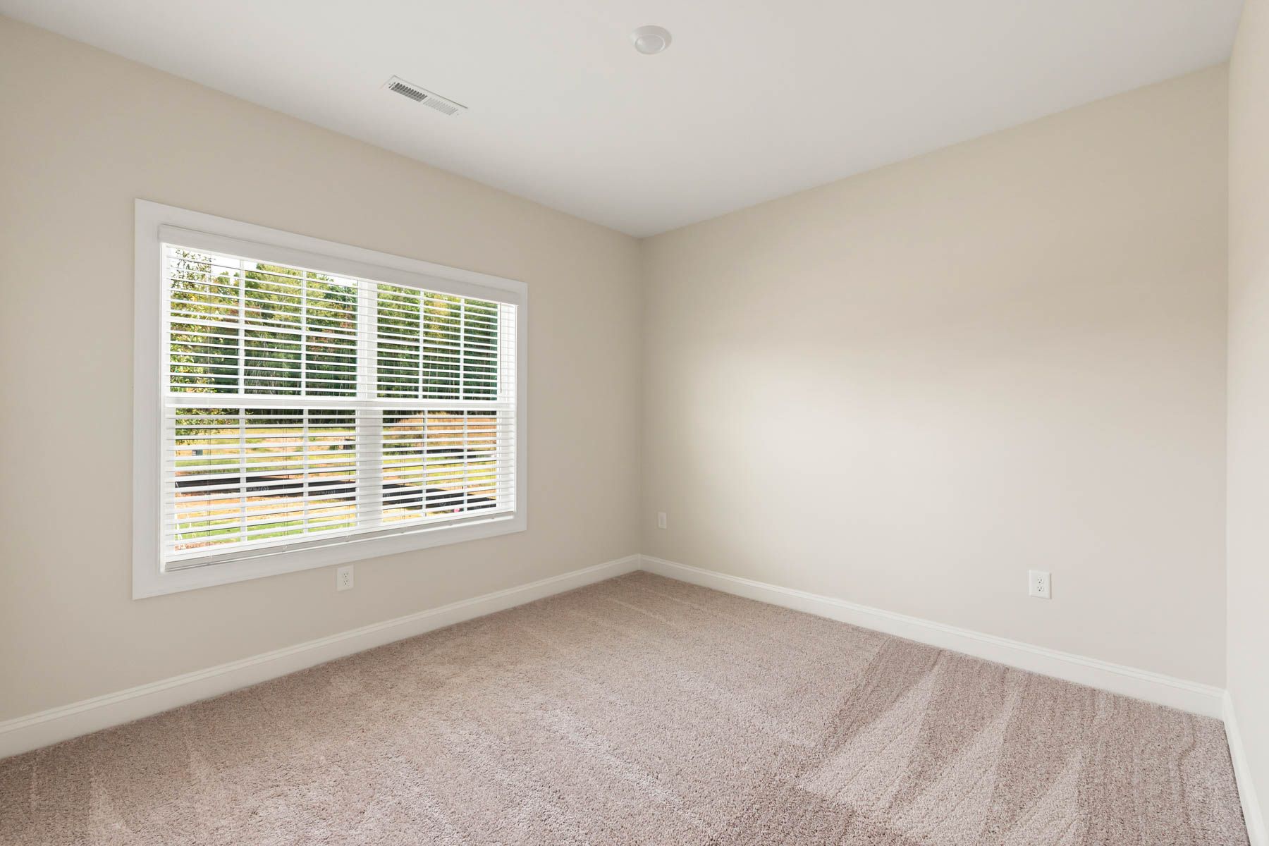 Every bedroom has its own walk-in closet