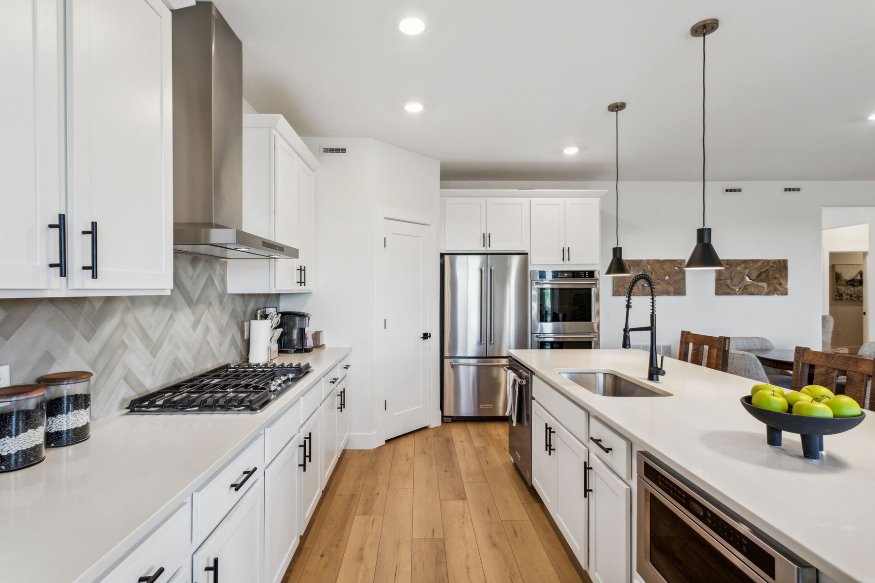 The beautiful kitchen has energy-efficient appliances.