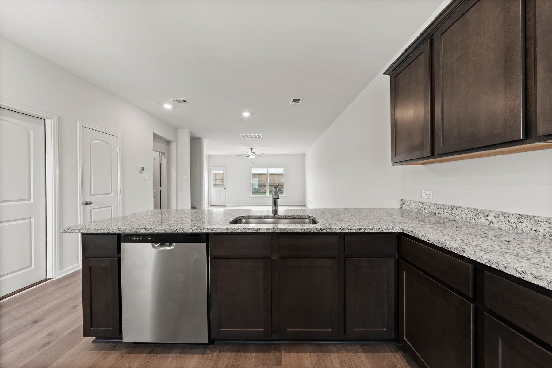 The kitchen of the Driftwood has sprawling granite countertops.