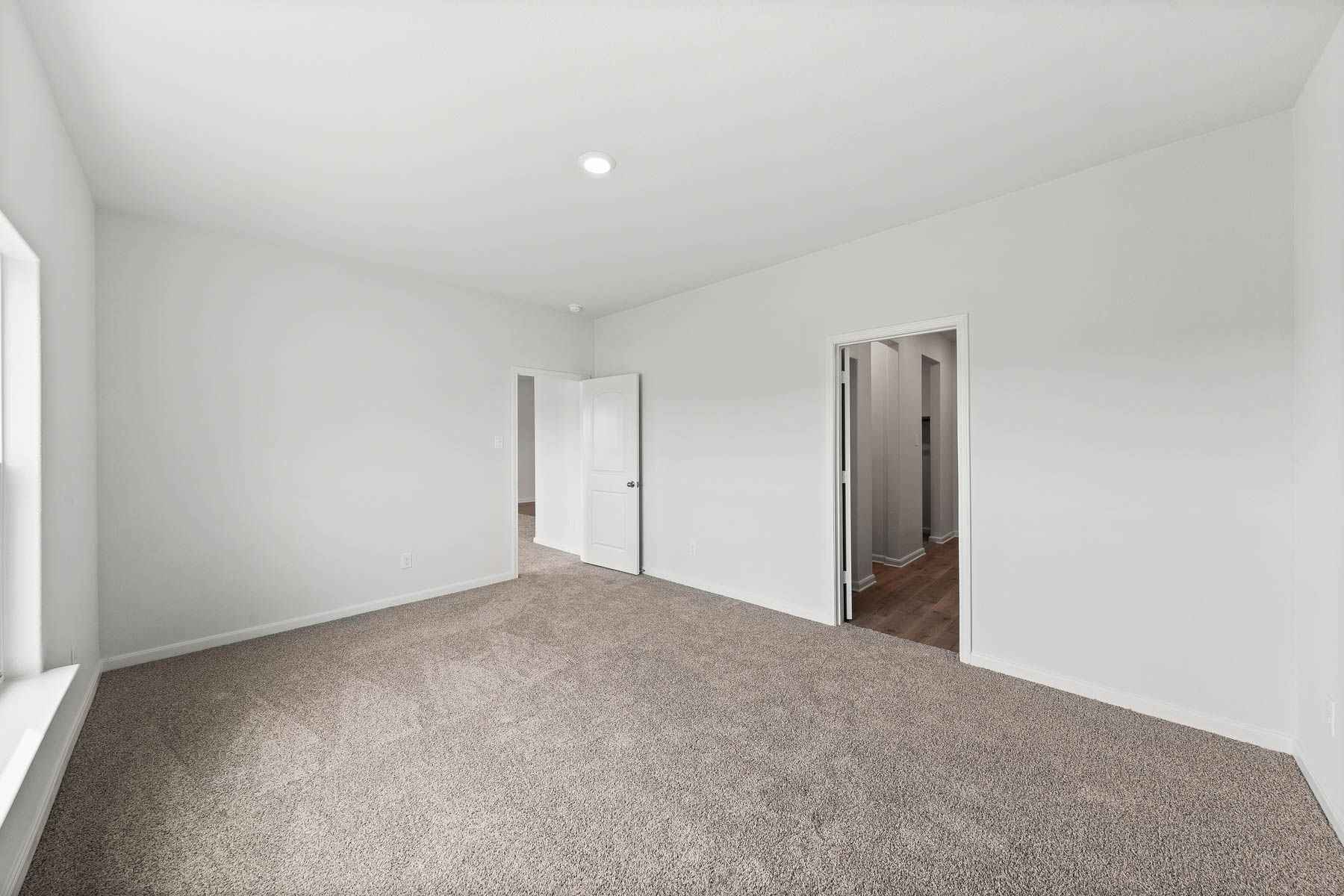 The master sutie of the Driftwood has a large bedroom, en-suite bathroom and large walk-in closet.