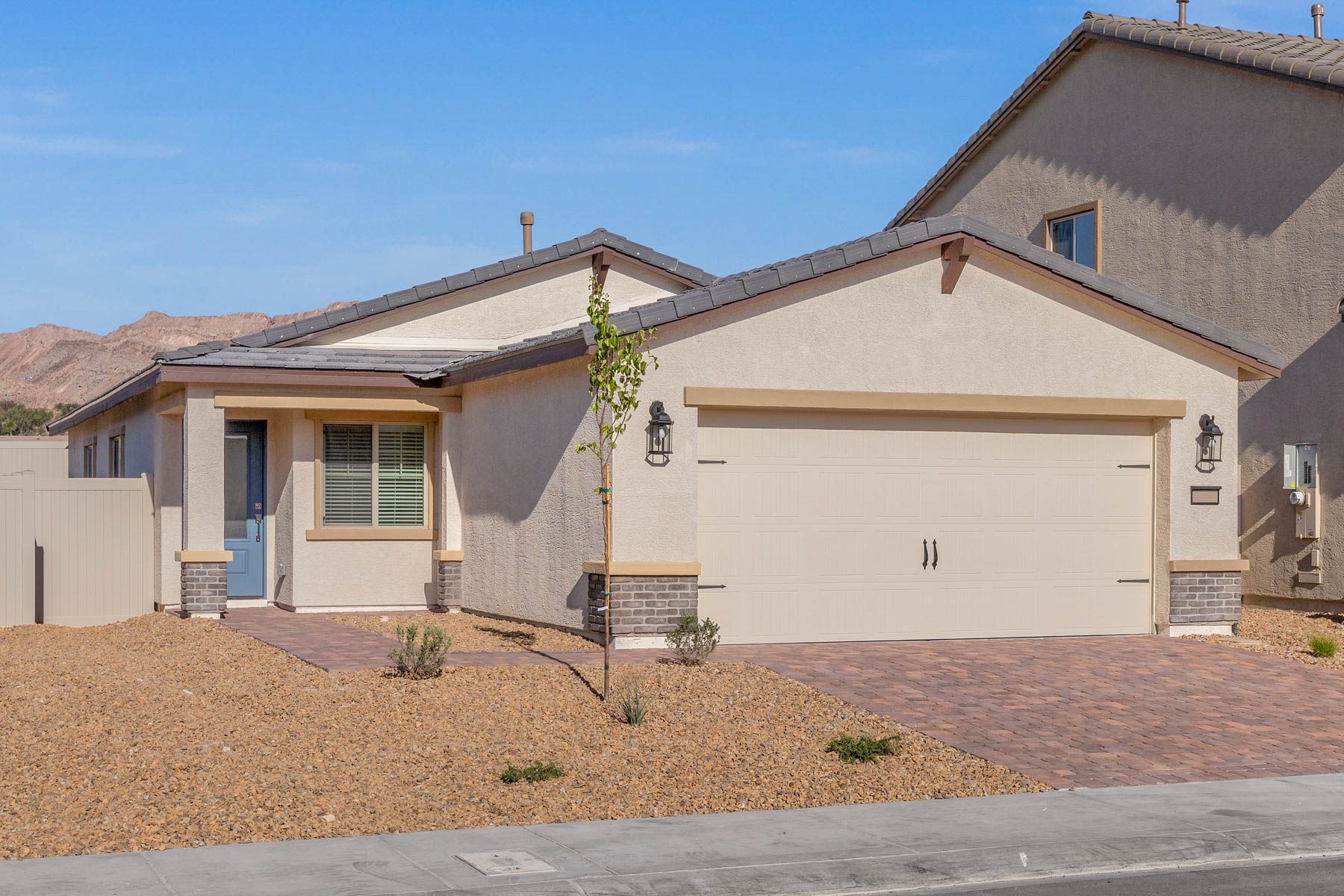 Welcome home to Hollywood Springs.