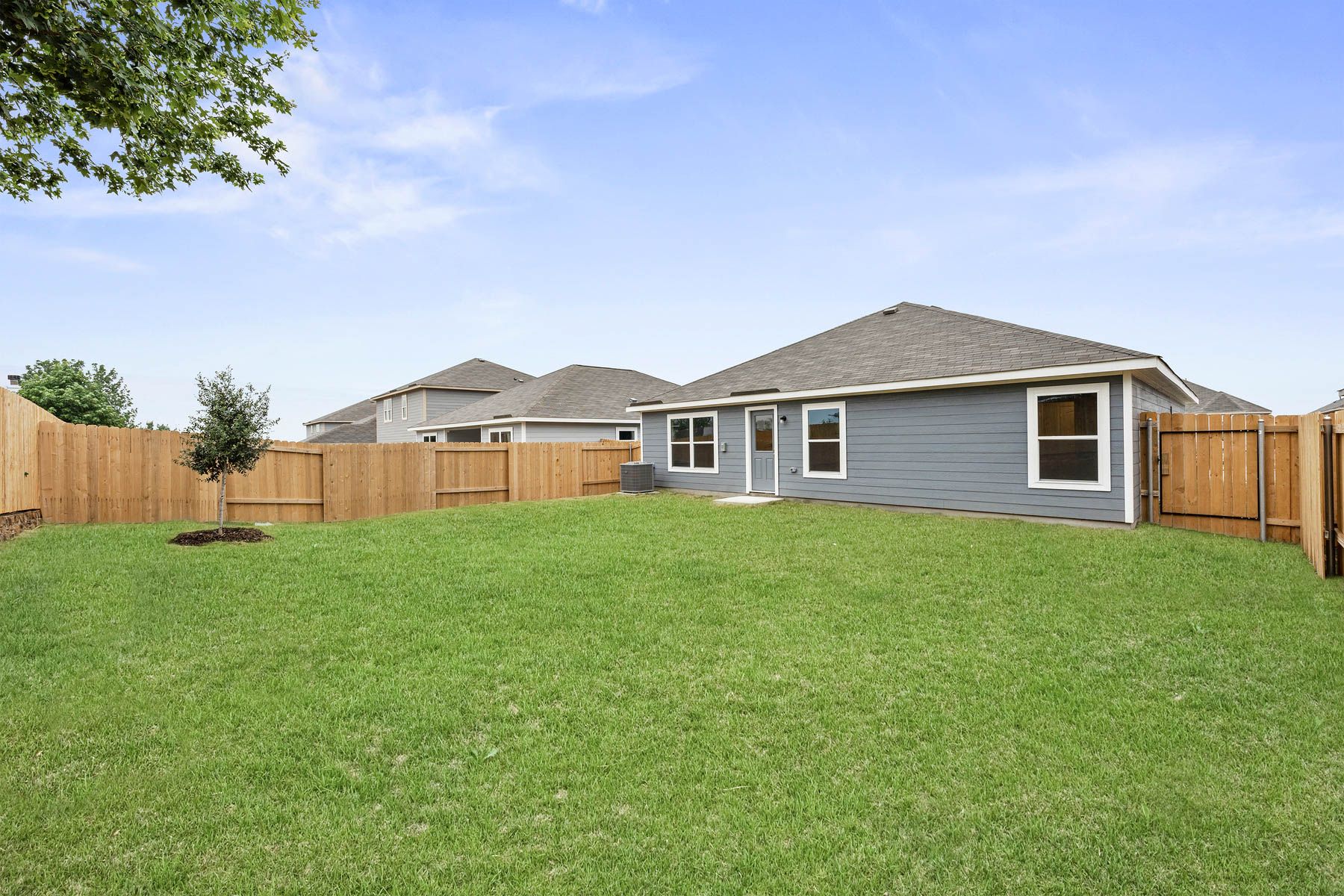 The back yard of the Rio Grande is fully fenced.