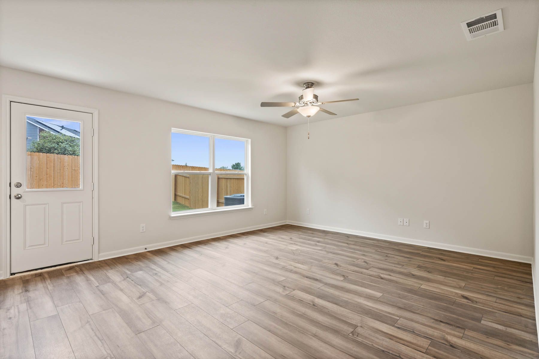 The family room of the Rio Grande has plenty of space and lots of natural light.