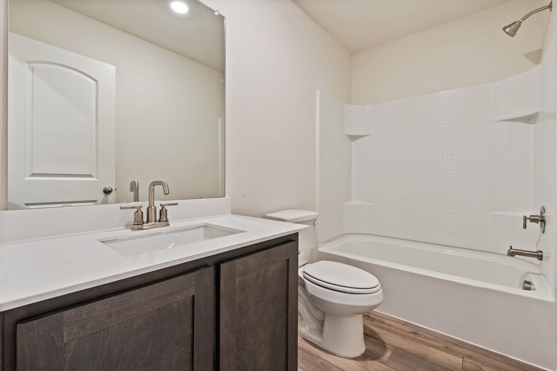 The secondary bathroom of the Rio Grande has a shower-tub combo.