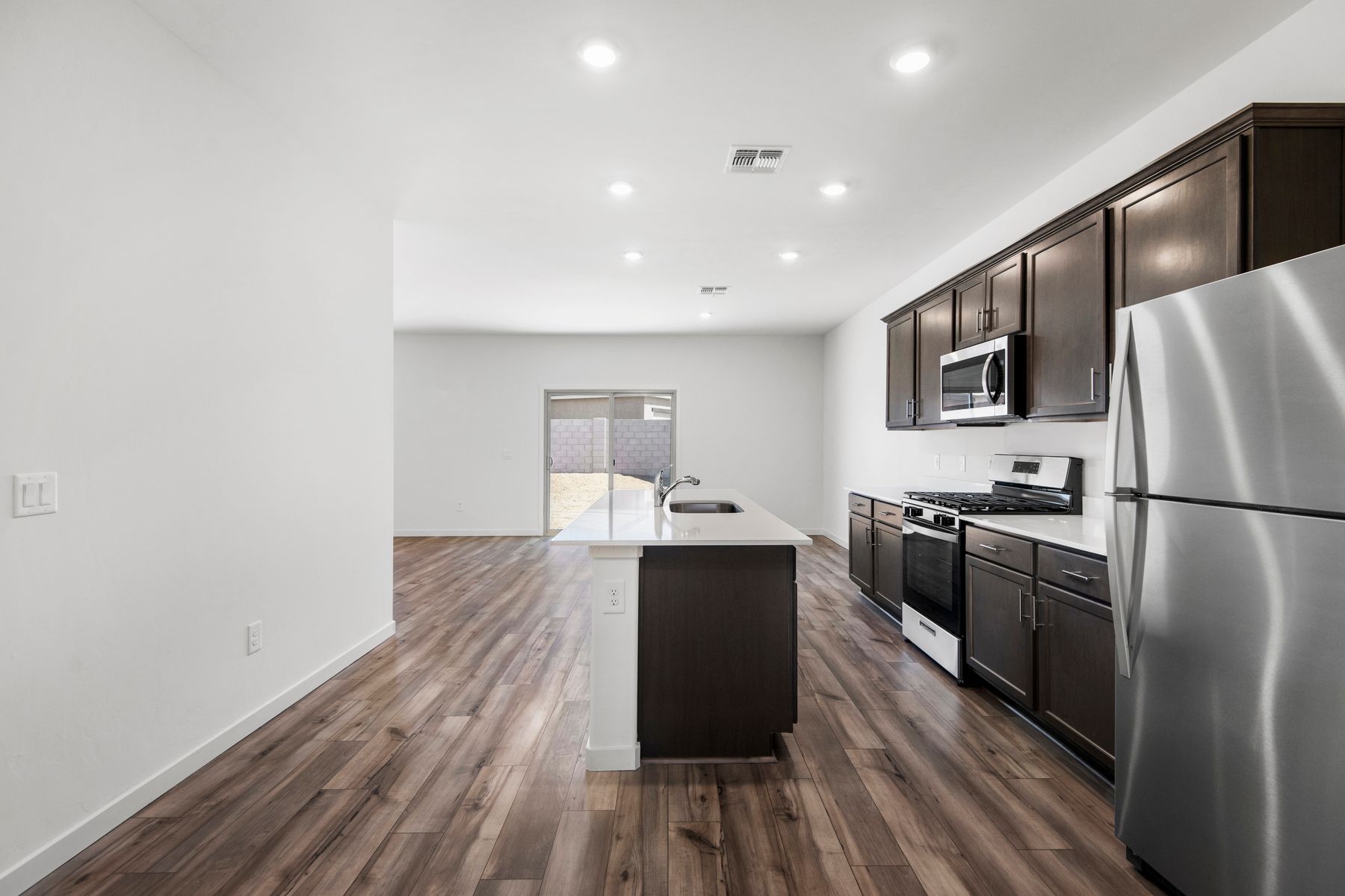 The kitchen comes with a full suite of energy-efficient appliances!