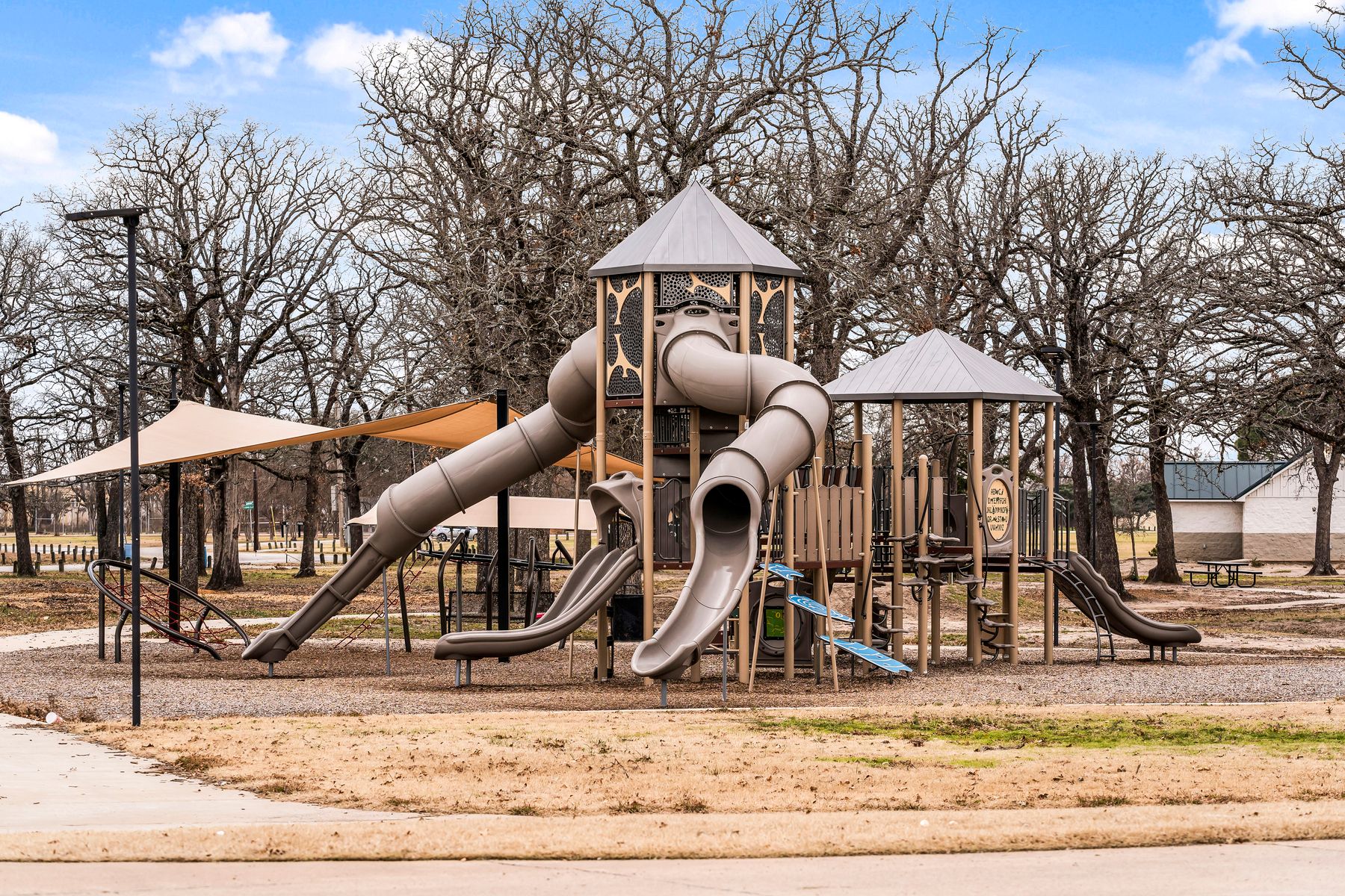 Ben Gill Park has mutliple children's playgrounds.