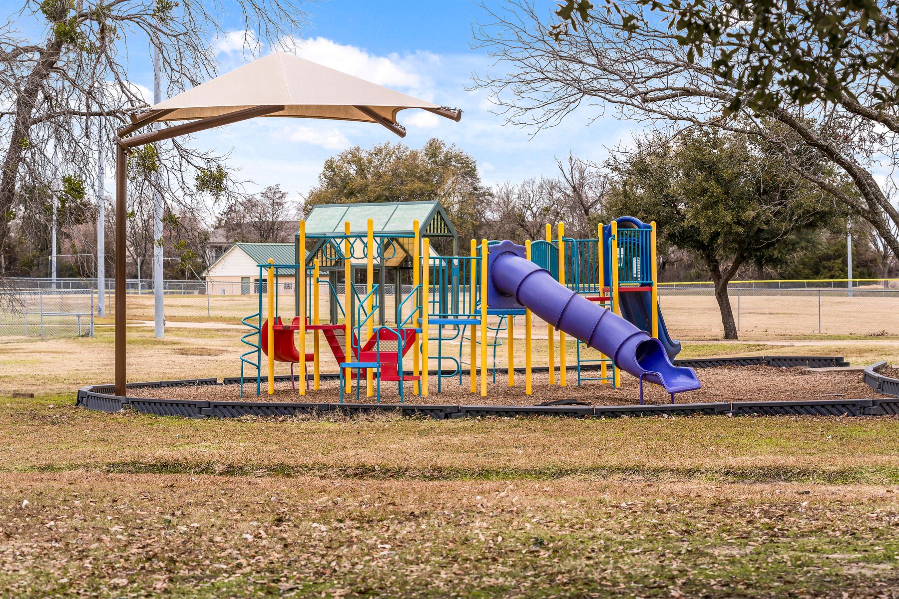 Ben Gill Park has mutliple children's playgrounds.