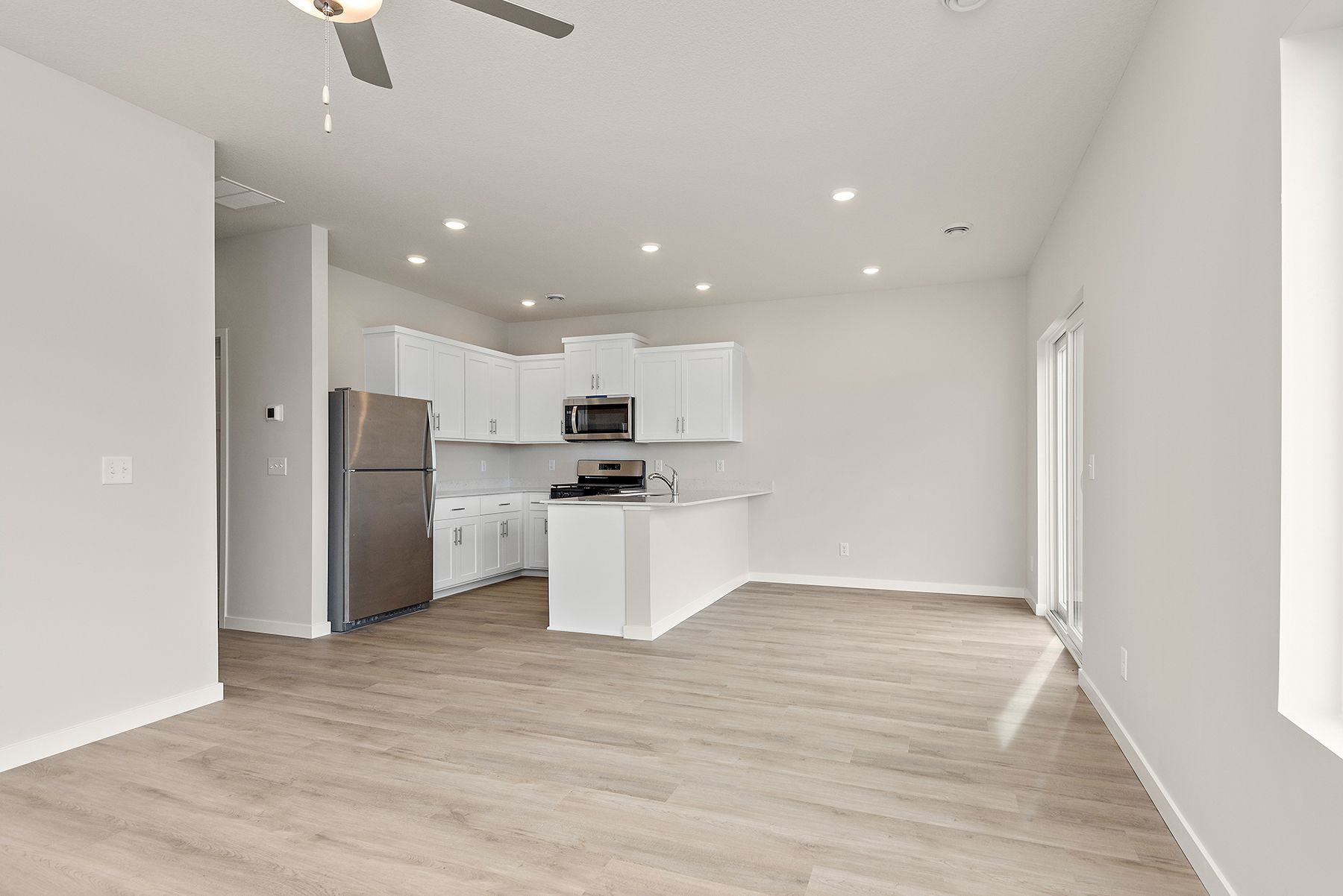 The kitchen appliances come included in this home.