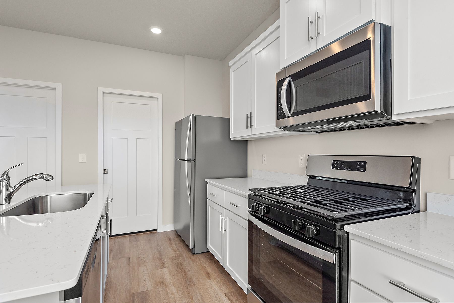 The kitchen appliances come included in this home.