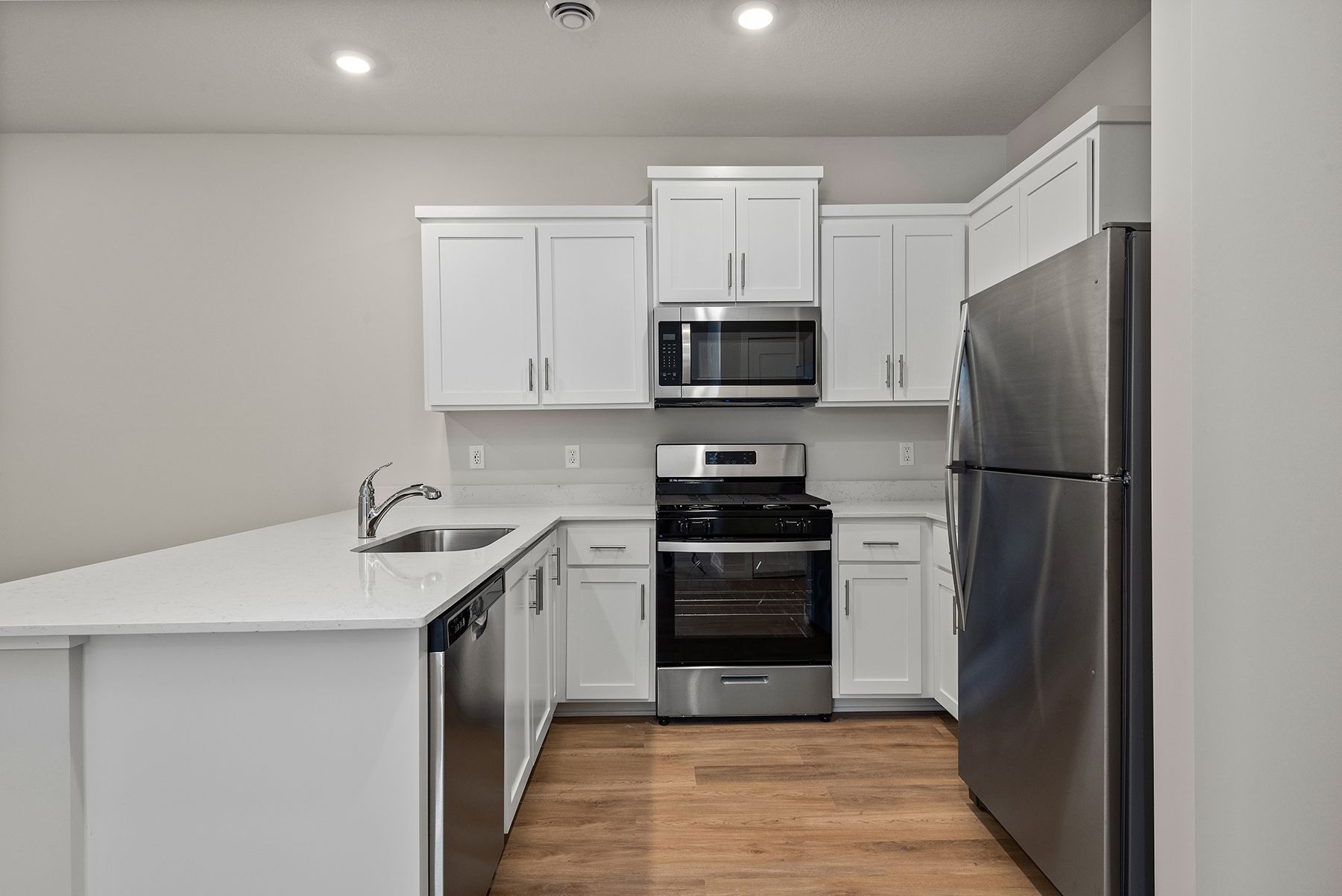 The kitchen appliances come included in this home.