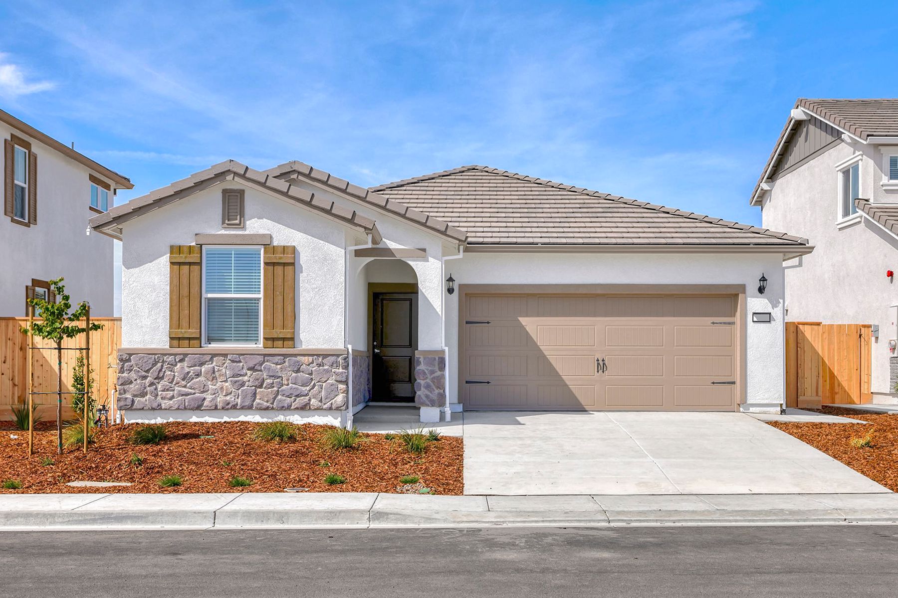The kitchen appliances come included in this home.