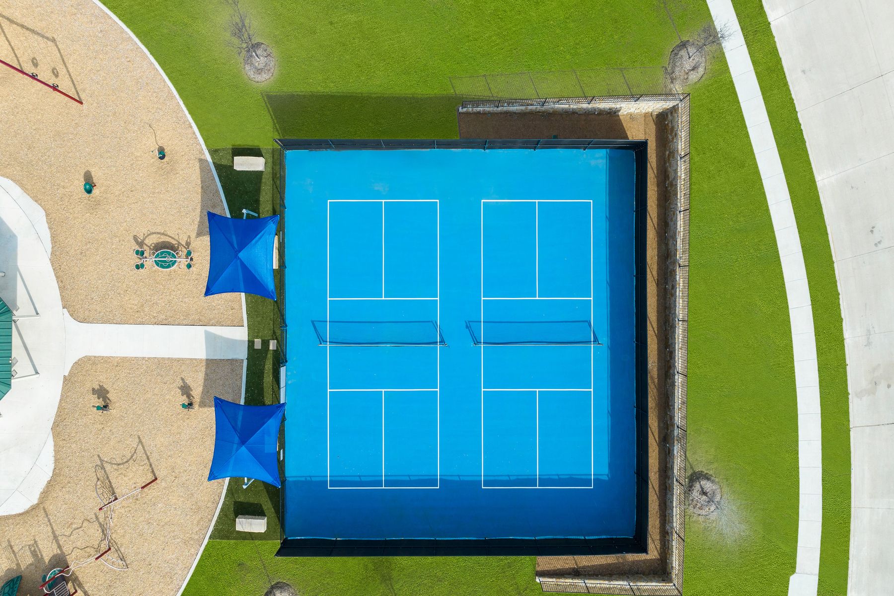 Overview of the wonderful pickleball court.