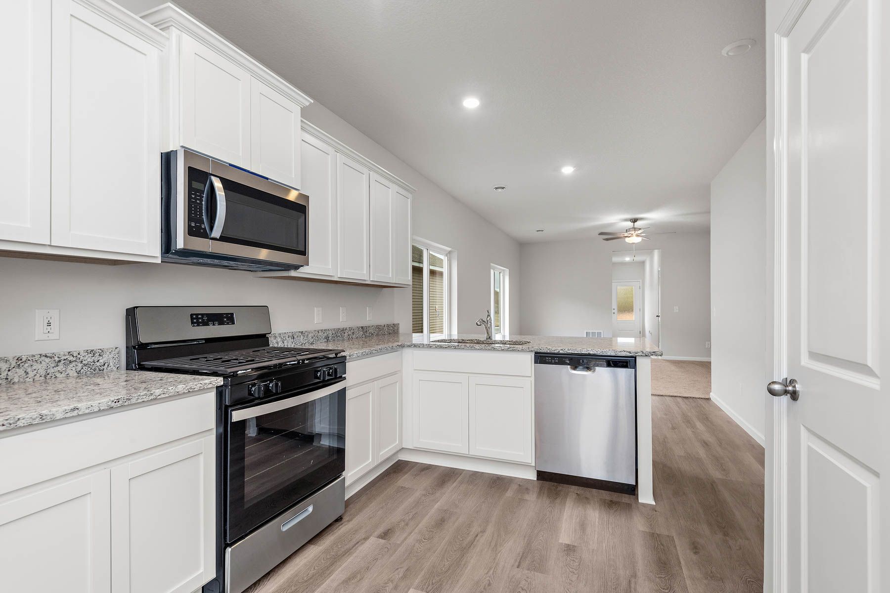 The kitchen appliances come included in this home.