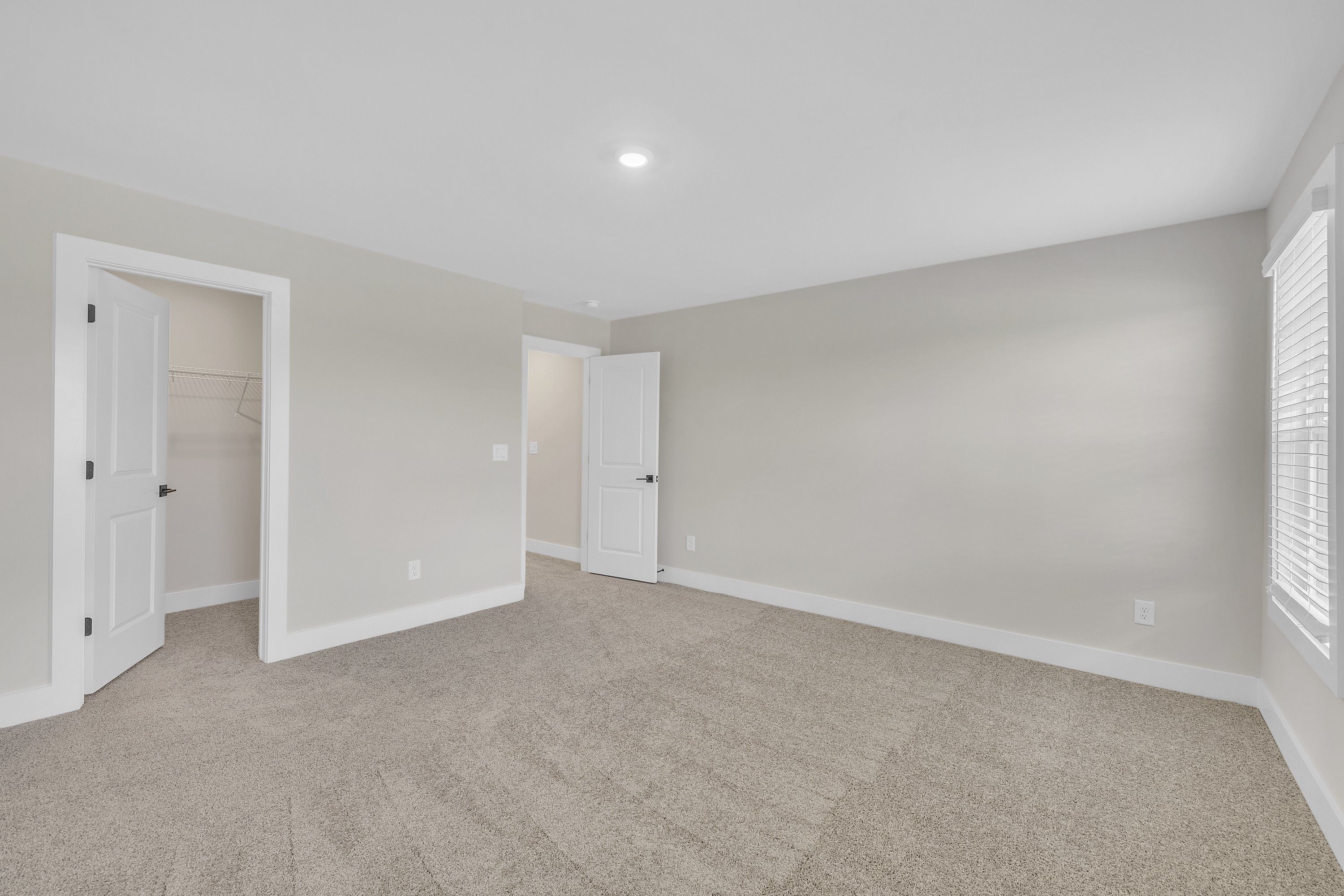 This bedroom has carpet