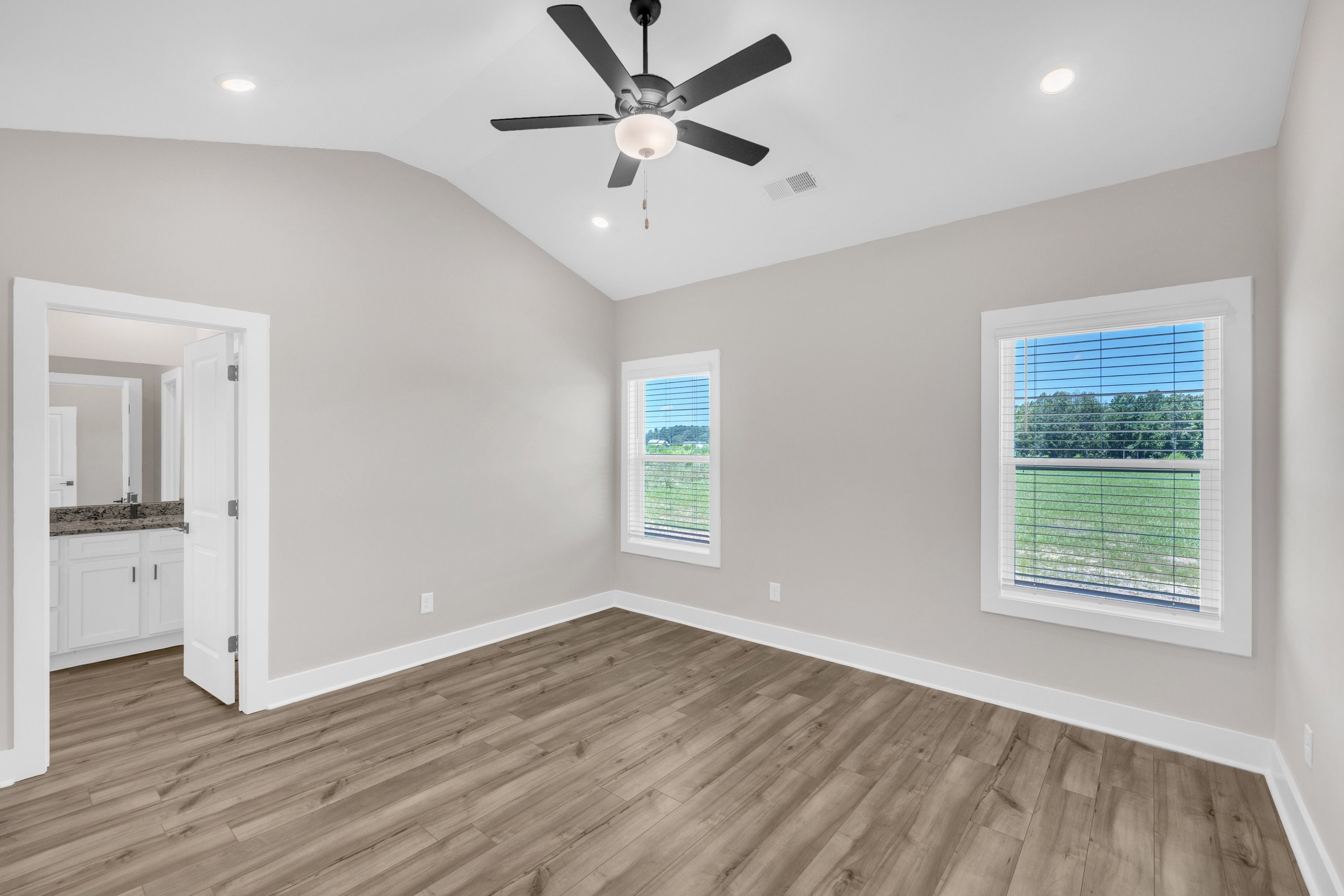 The master bedroom has an en-suite bathroom. 