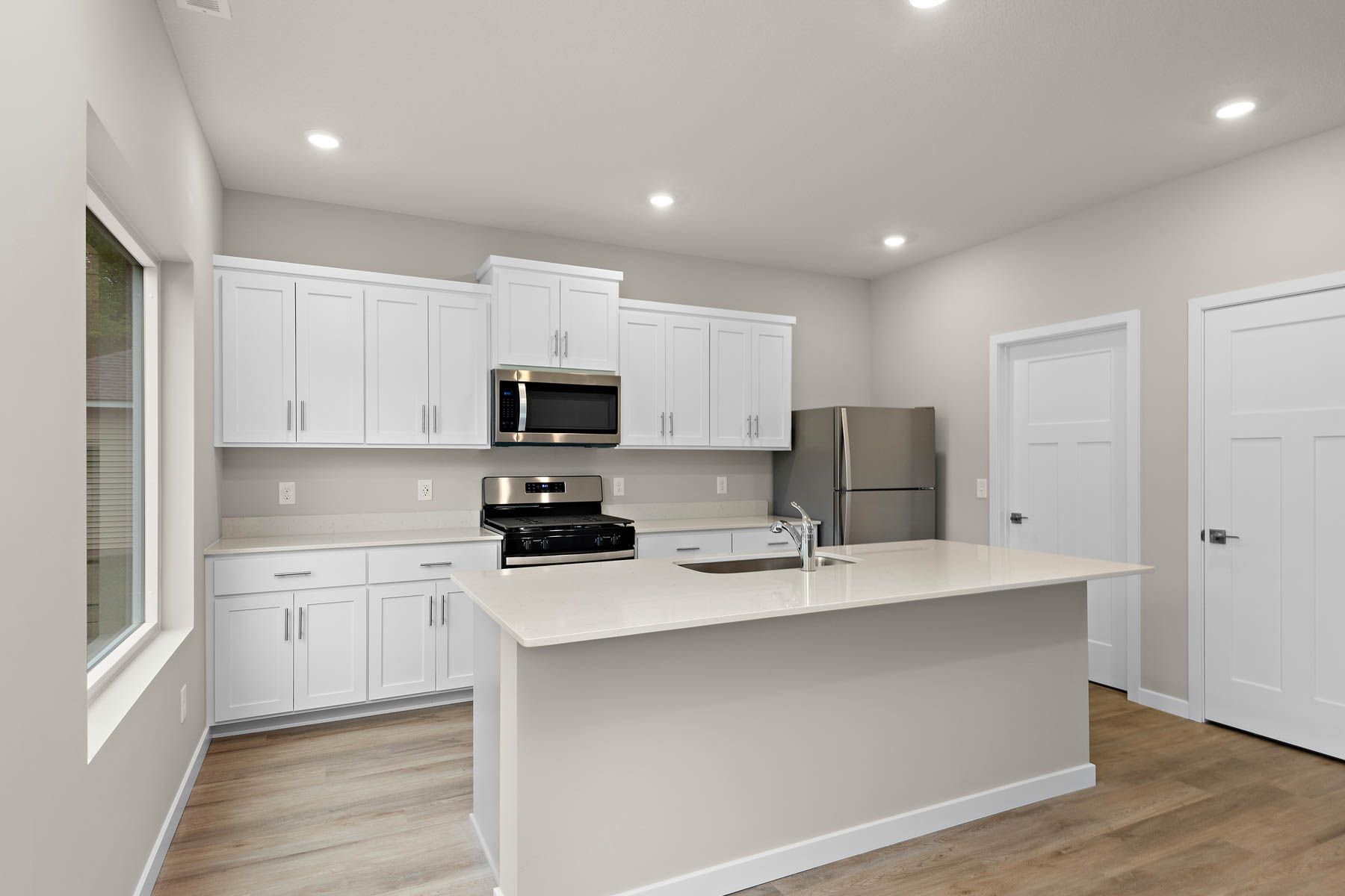 The kitchen appliances come included in this home.