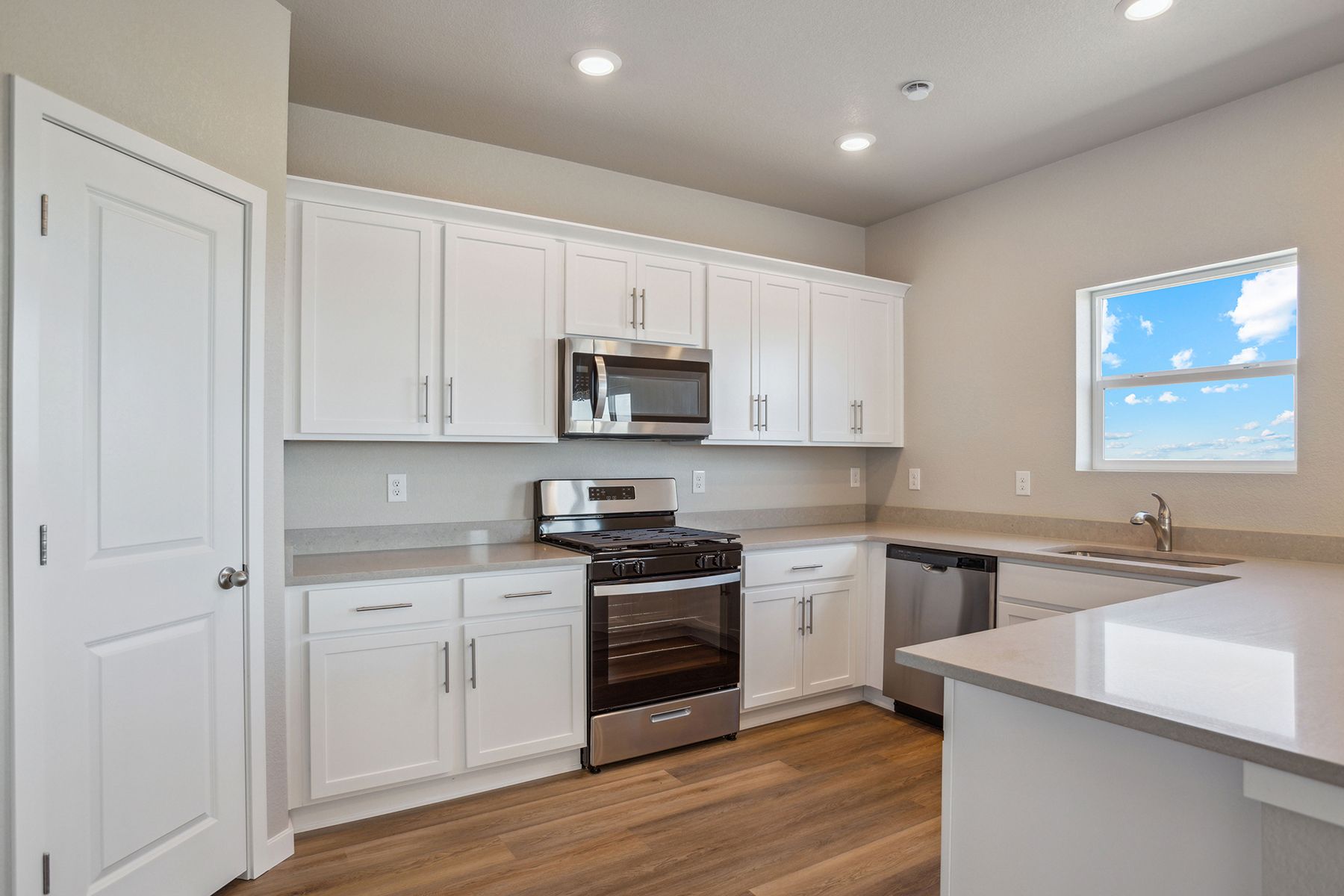 The kitchen appliances come included in this home.