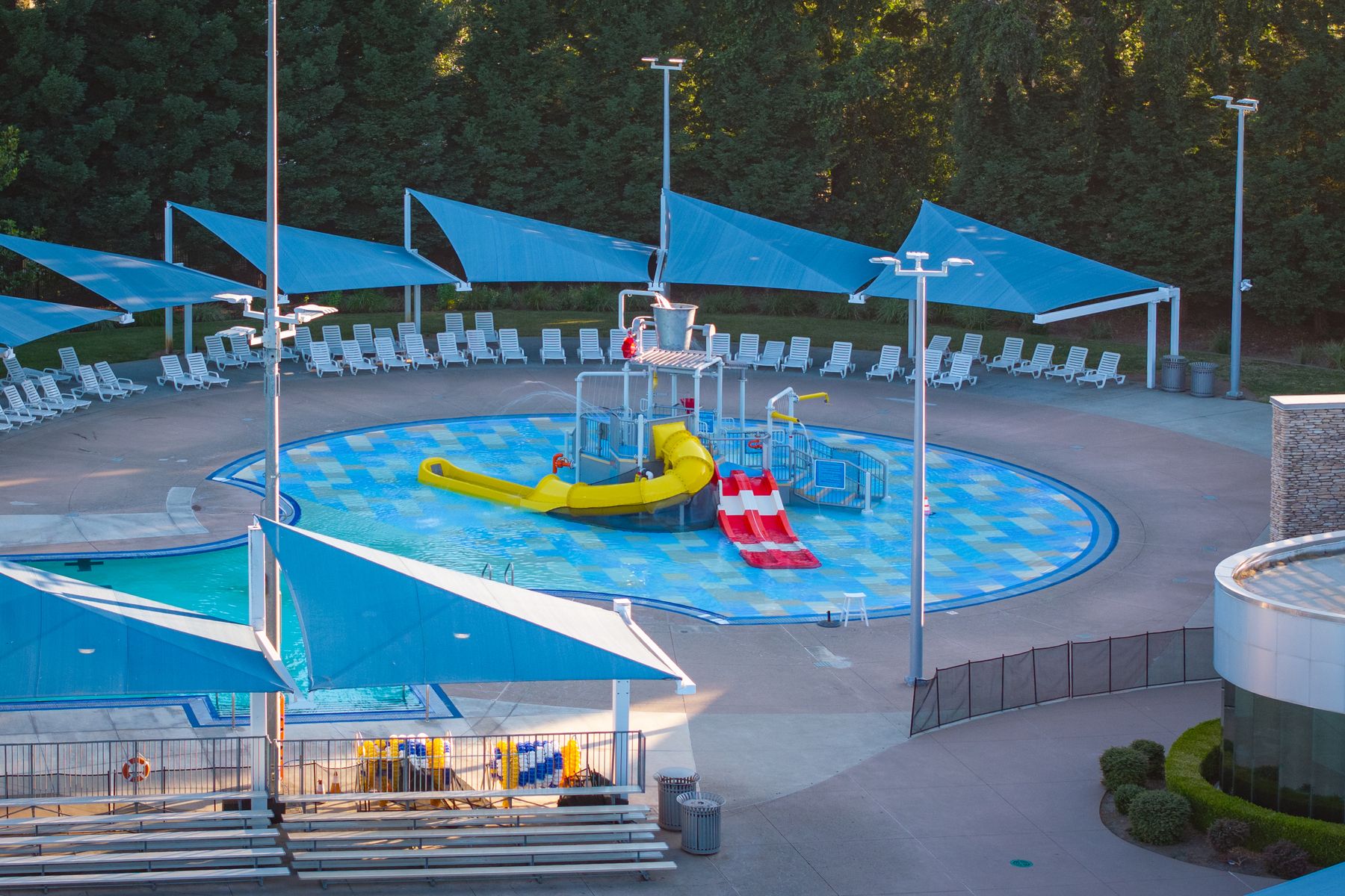 There is an aquatic park near to the community!