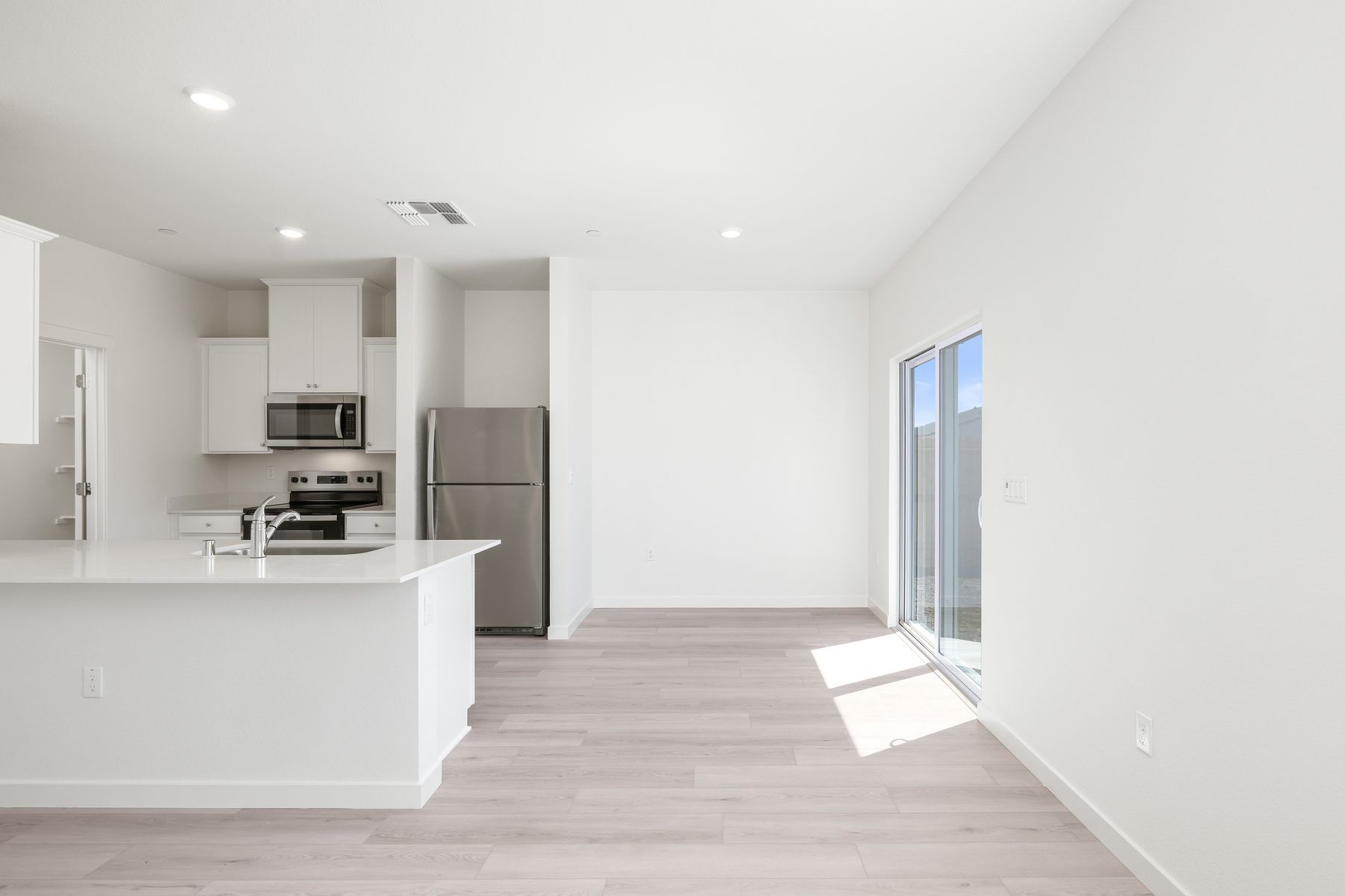 The kitchen appliances come included in this home.