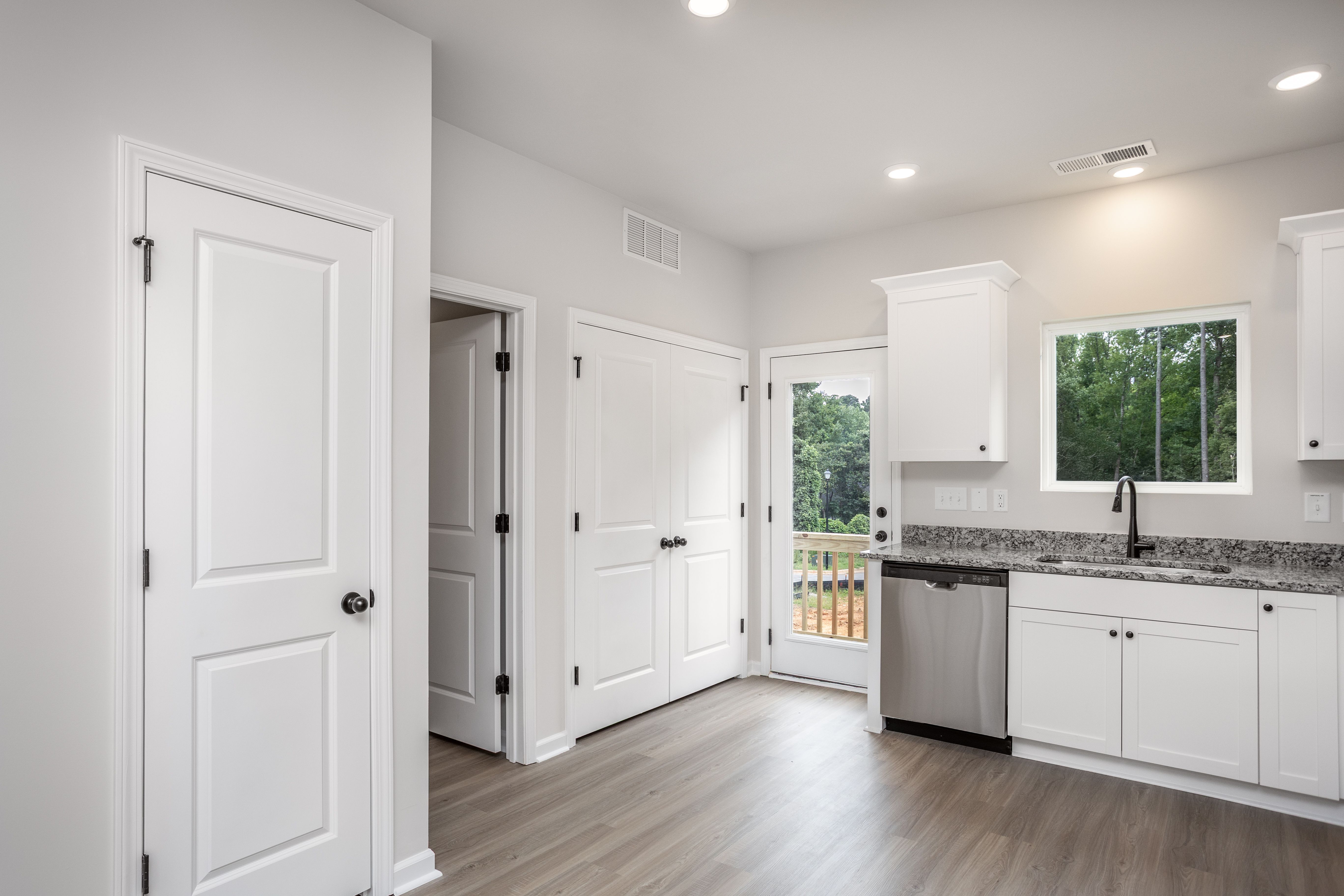 The kitchen has granite countertops. 