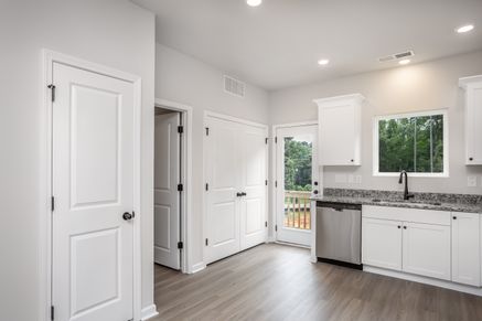 The kitchen has granite countertops.