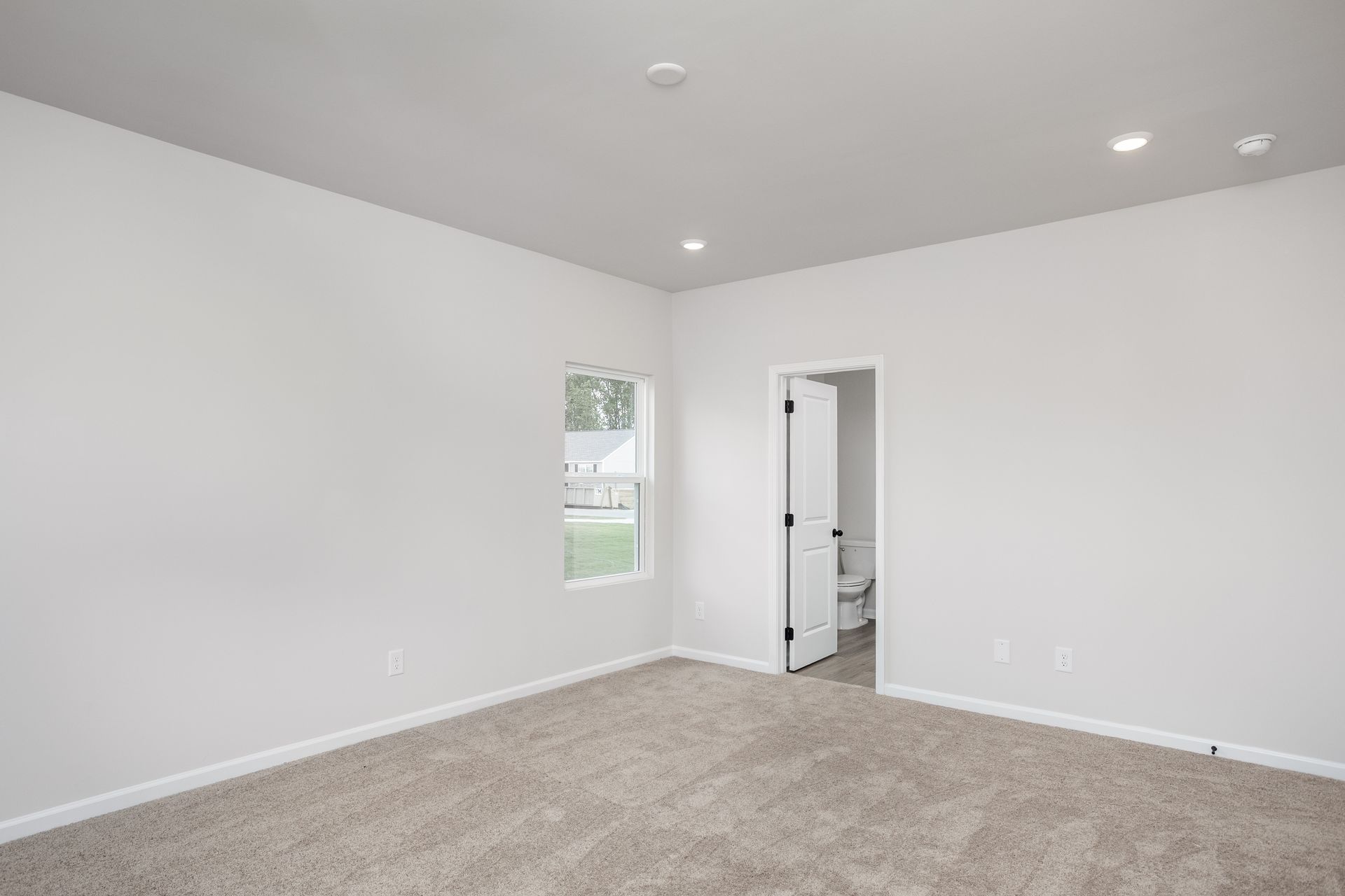 The Master bedroom has a en-suite bathroom