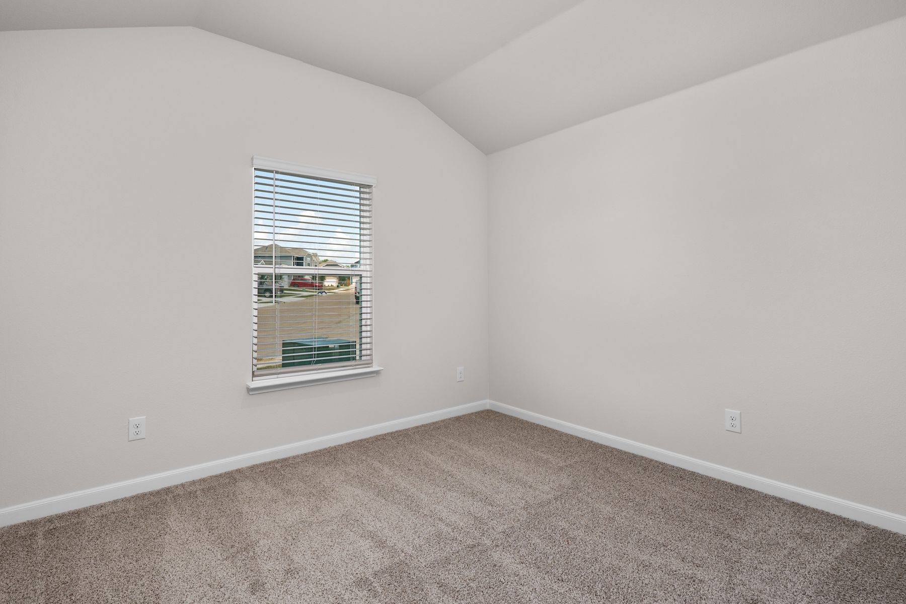 The secondary bedroom is spacious and has a large window.