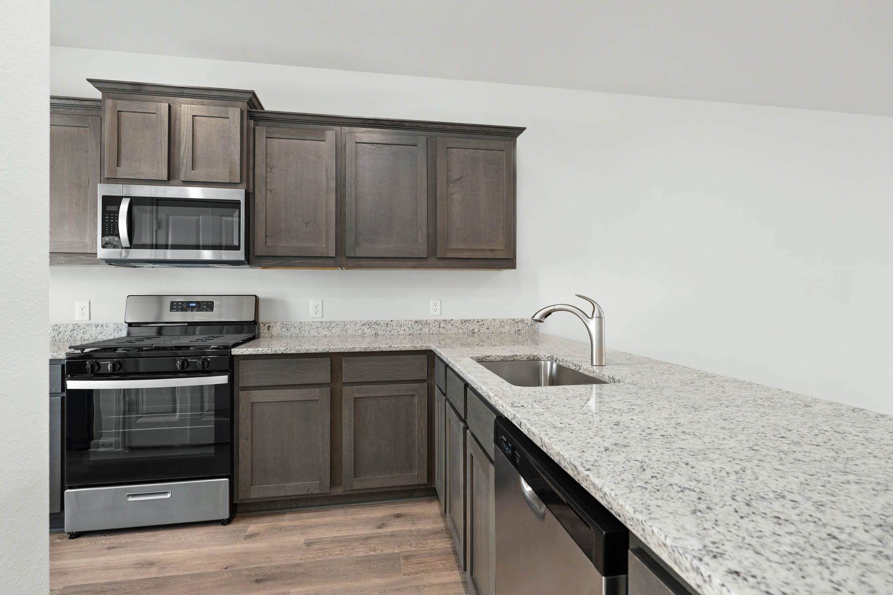 The kitchen of the Driftwood has beautiful granite countertops.