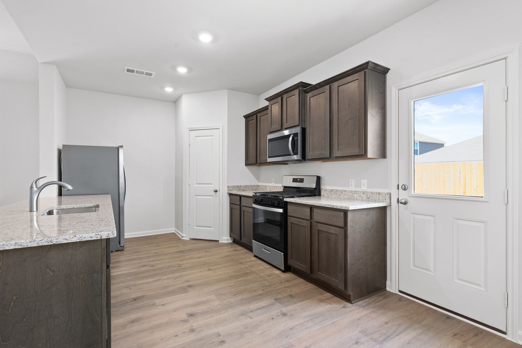 The kitchen of the Reed has sprawling granite countertops.