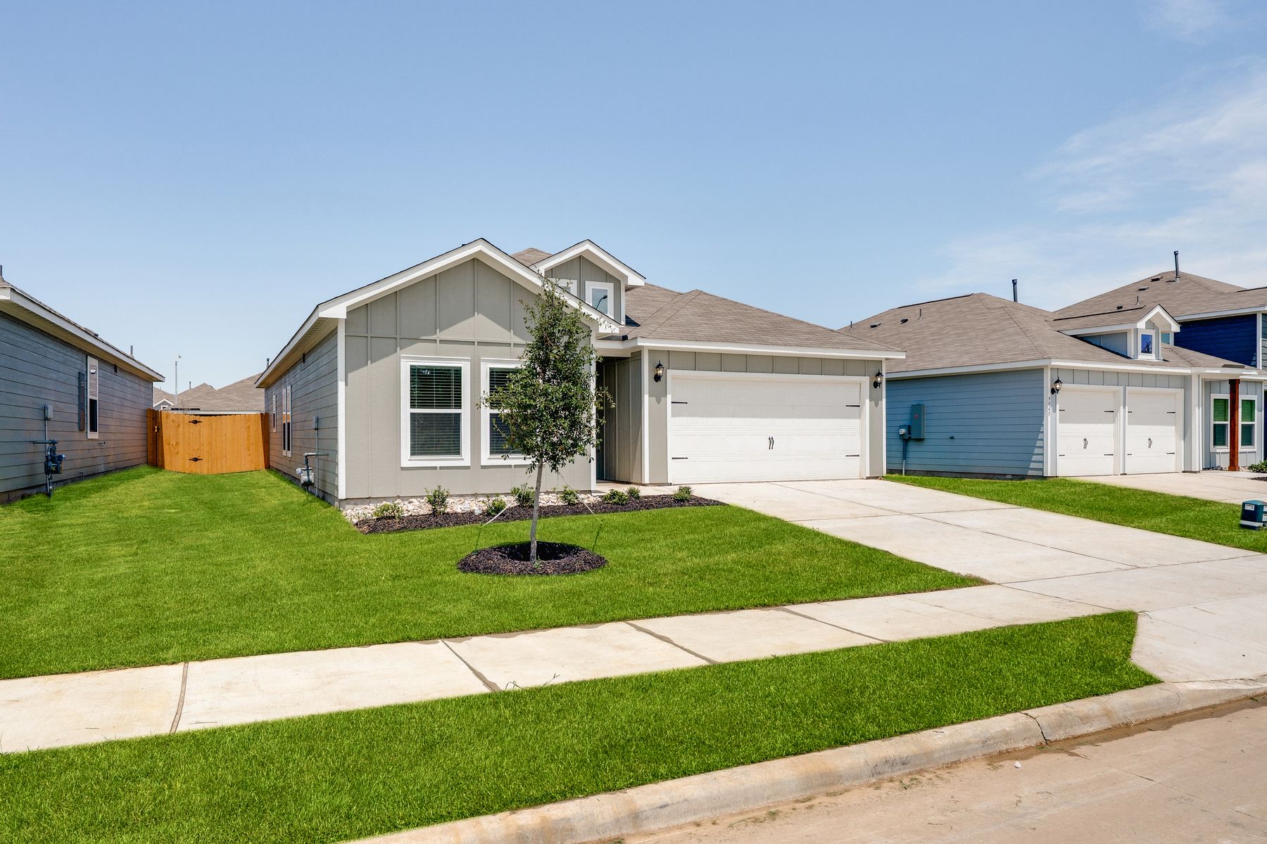 The Sabine has a driveway that leads to the garage.