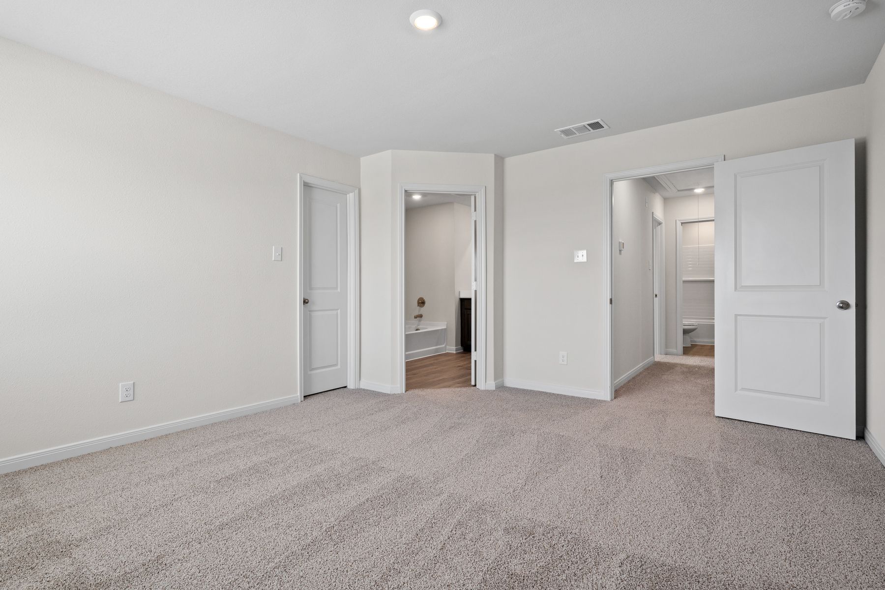 The master suite has a spacious bedroom, en-suite bathroom and walk-in closet.