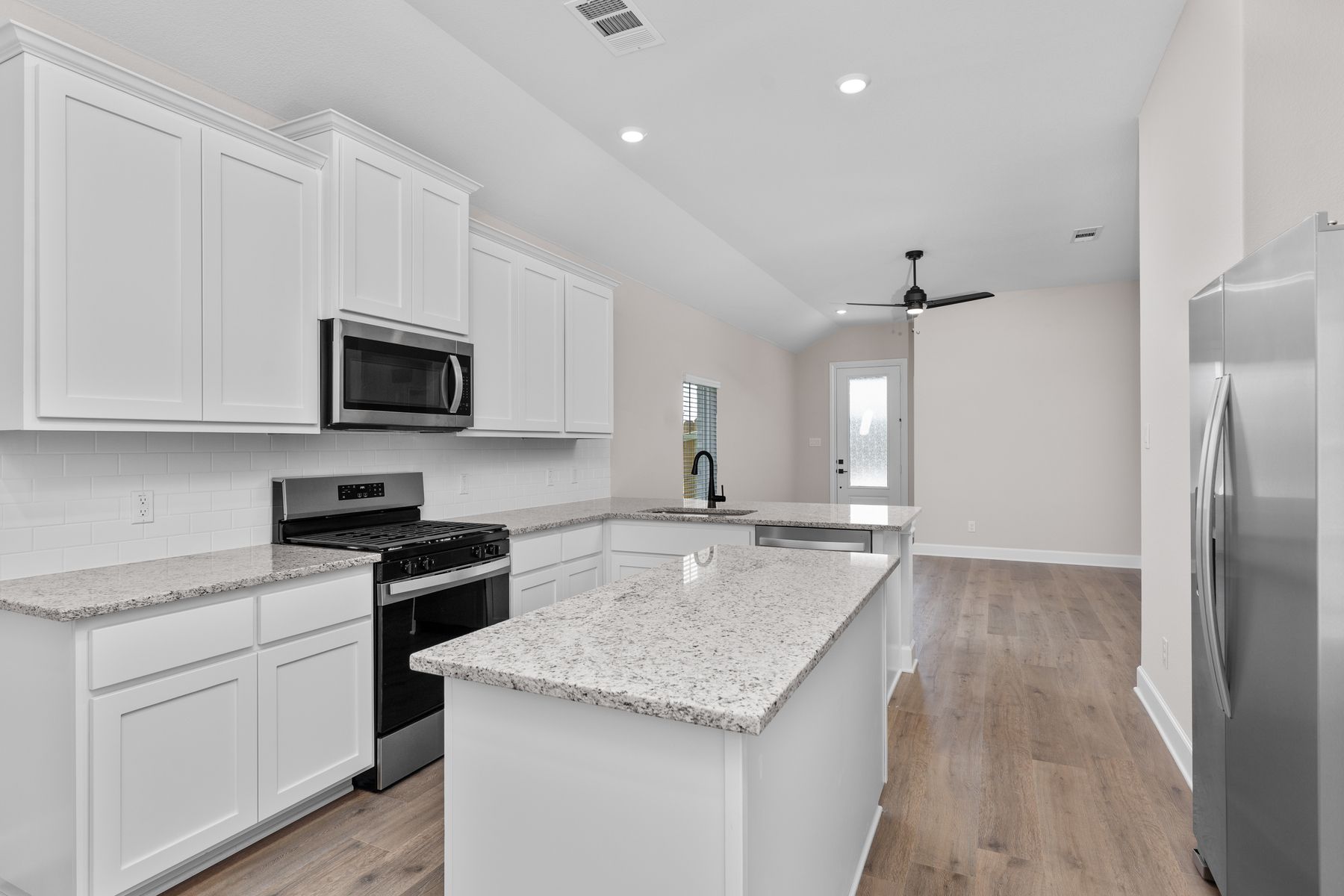 The kitchen has a gorgeous backsplash.