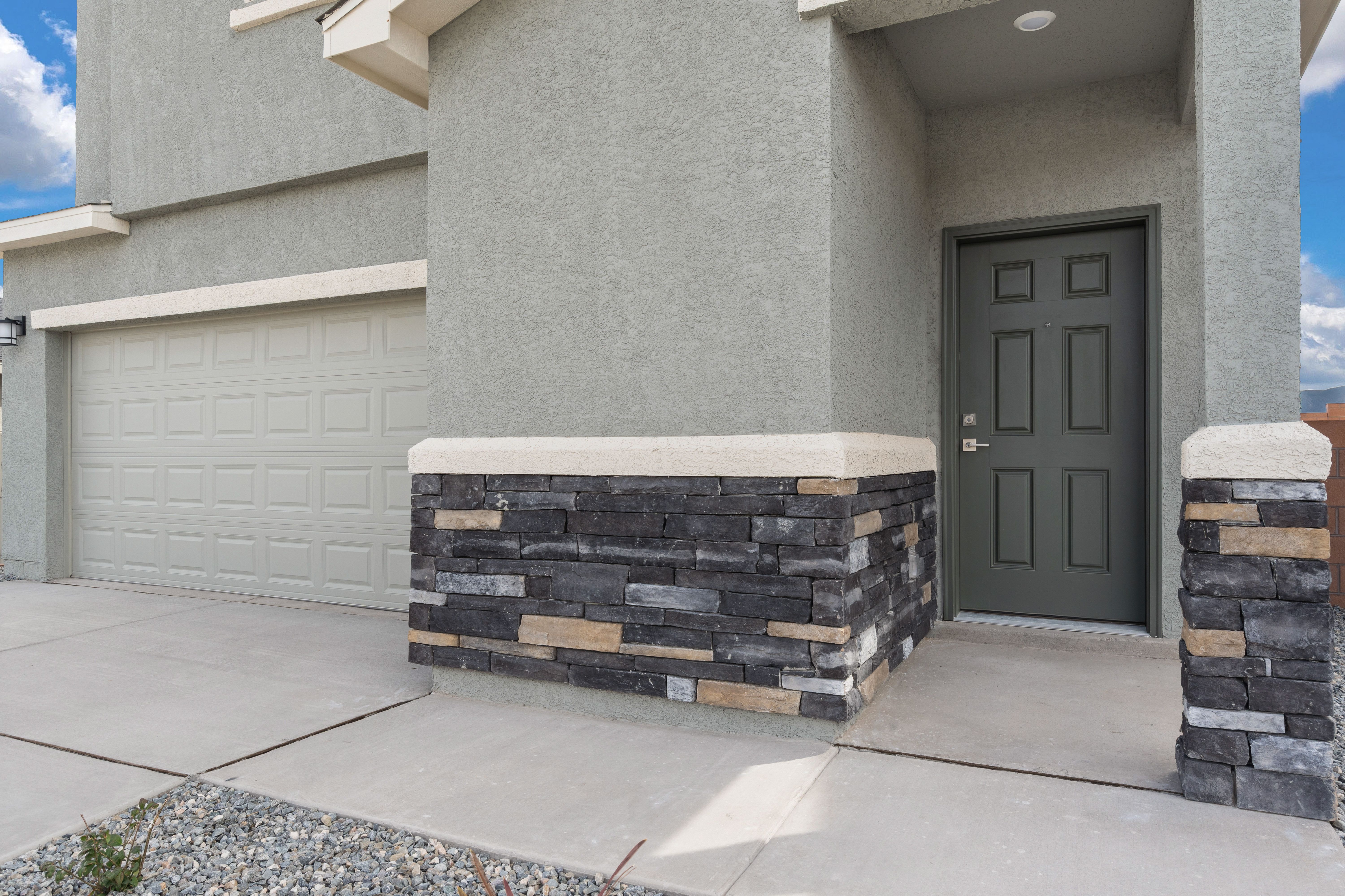 1660 Saddleback Trail. Rio Rancho, NM 87144