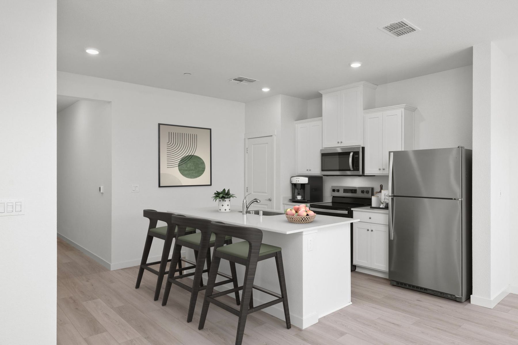 The kitchen has the all space you need for food prep.