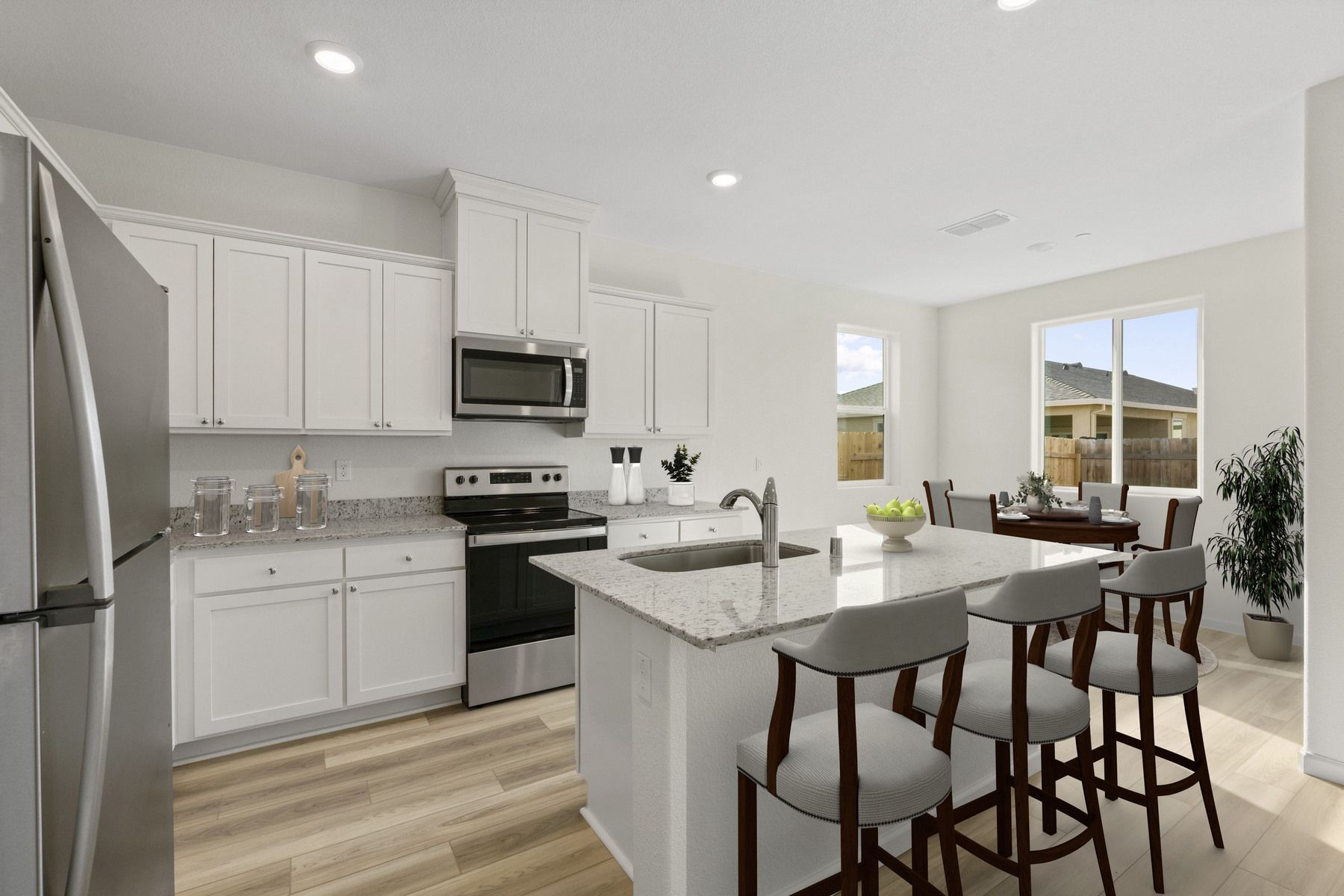 The kitchen has the all space you need for food prep.