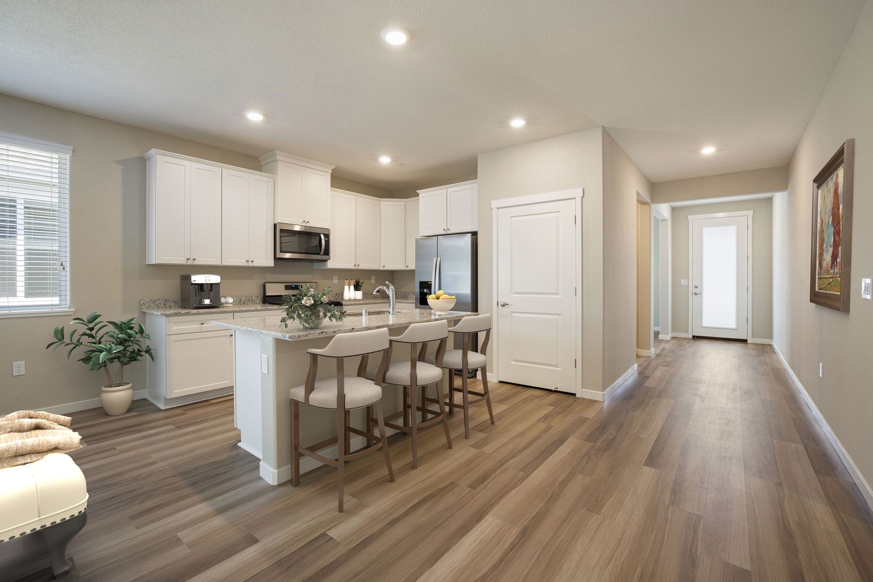 The kitchen has the all space you need for food prep.