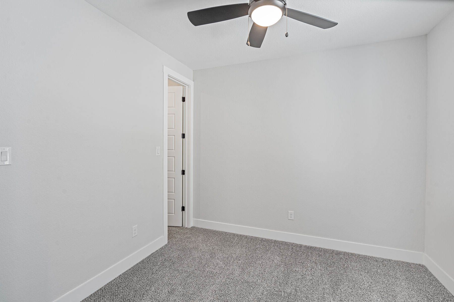 The flex room has a walk-in closet.