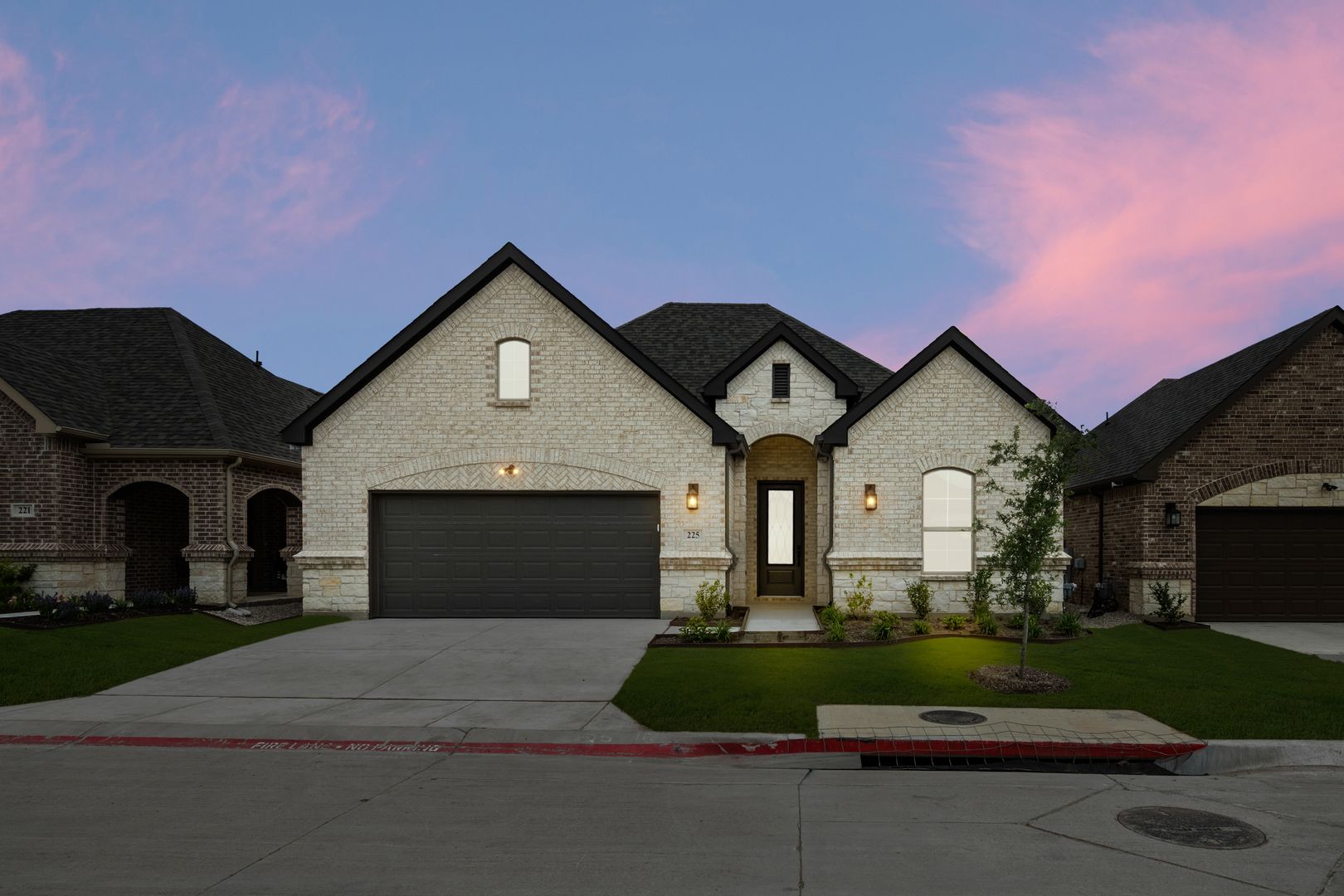225 Ravenna Blvd (Casina)