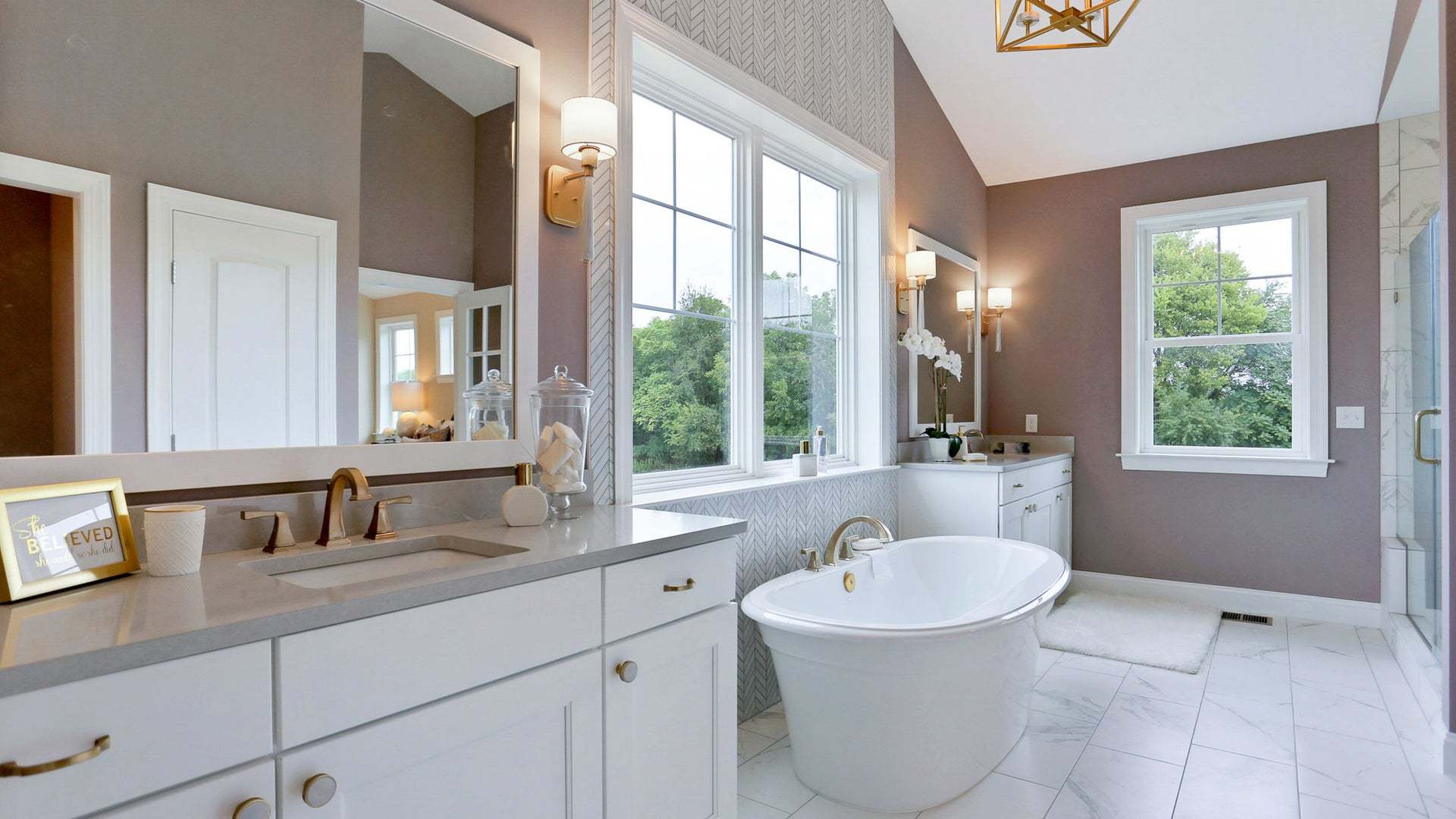 Spacious Primary Bathroom with Catedral Ceiling
