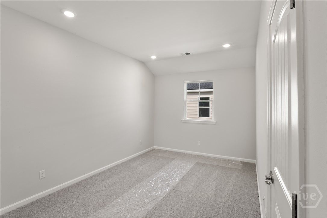 Upstairs loft - a versatile space!