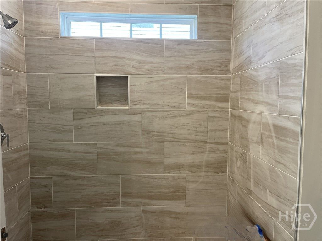 Amazing 6' Tiled Shower With 12" bench.