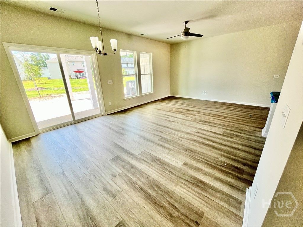 Spacious breakfast and living area with plenty of