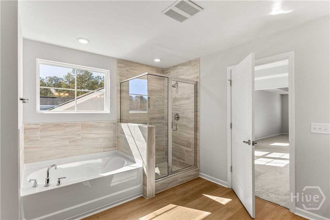 Separate Tub and Shower