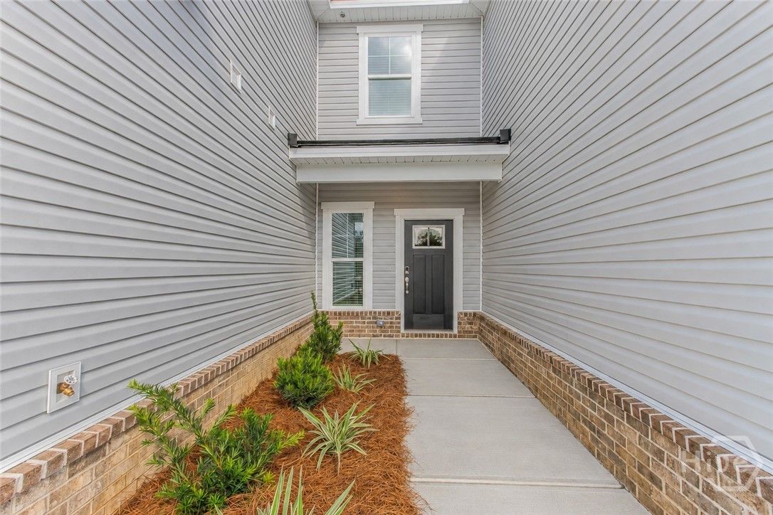 NOT THE ACTUAL TOWNEHOME. Pictures are of a Finish