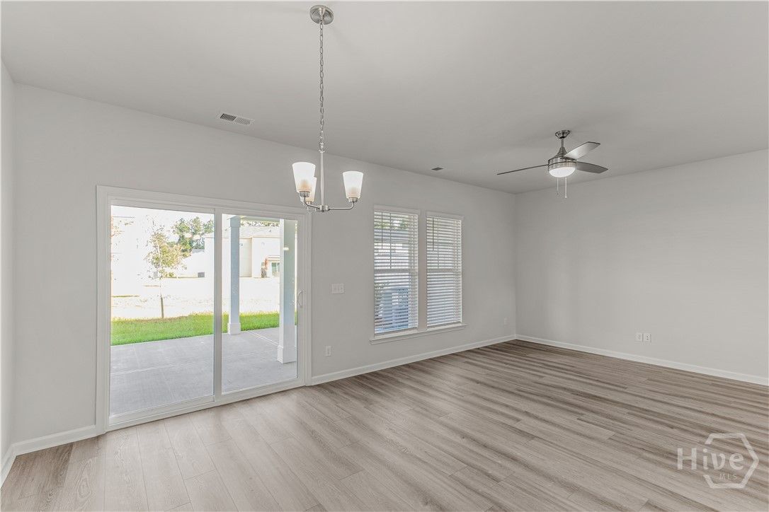 NOT THE ACTUAL TOWNEHOME. Pictures are of a Finish