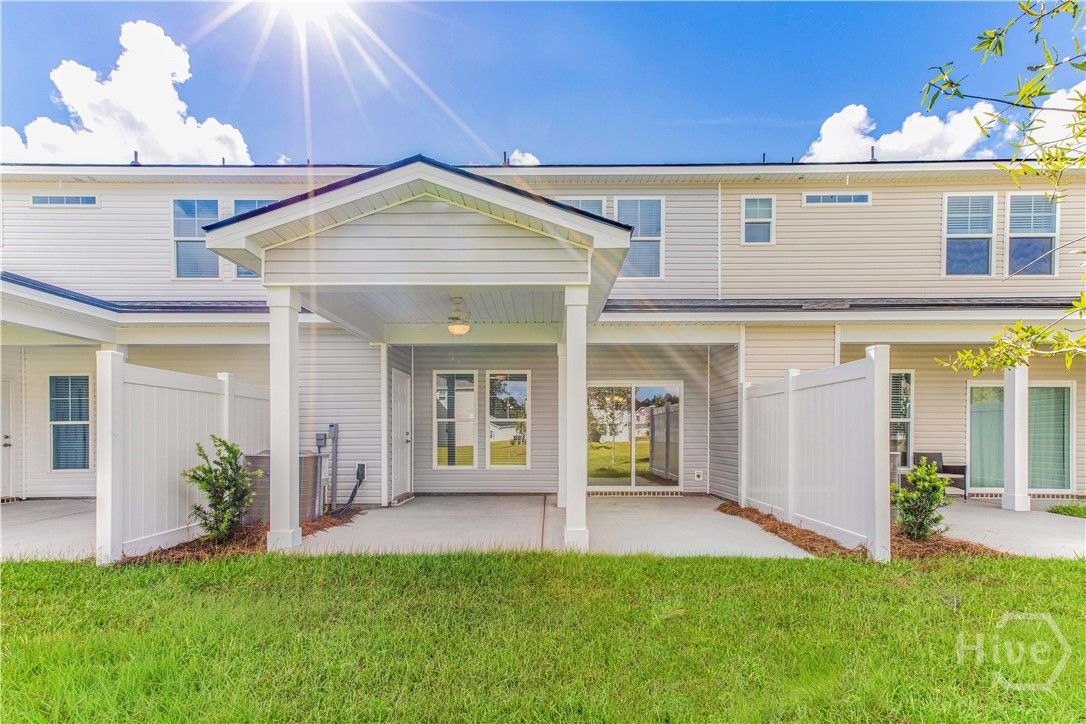 NOT THE ACTUAL TOWNEHOME. Pictures are of a Finish