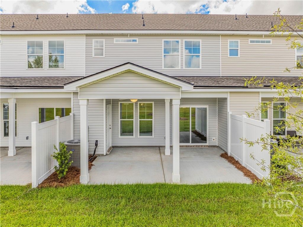 NOT THE ACTUAL TOWNEHOME. Pictures are of a Finish