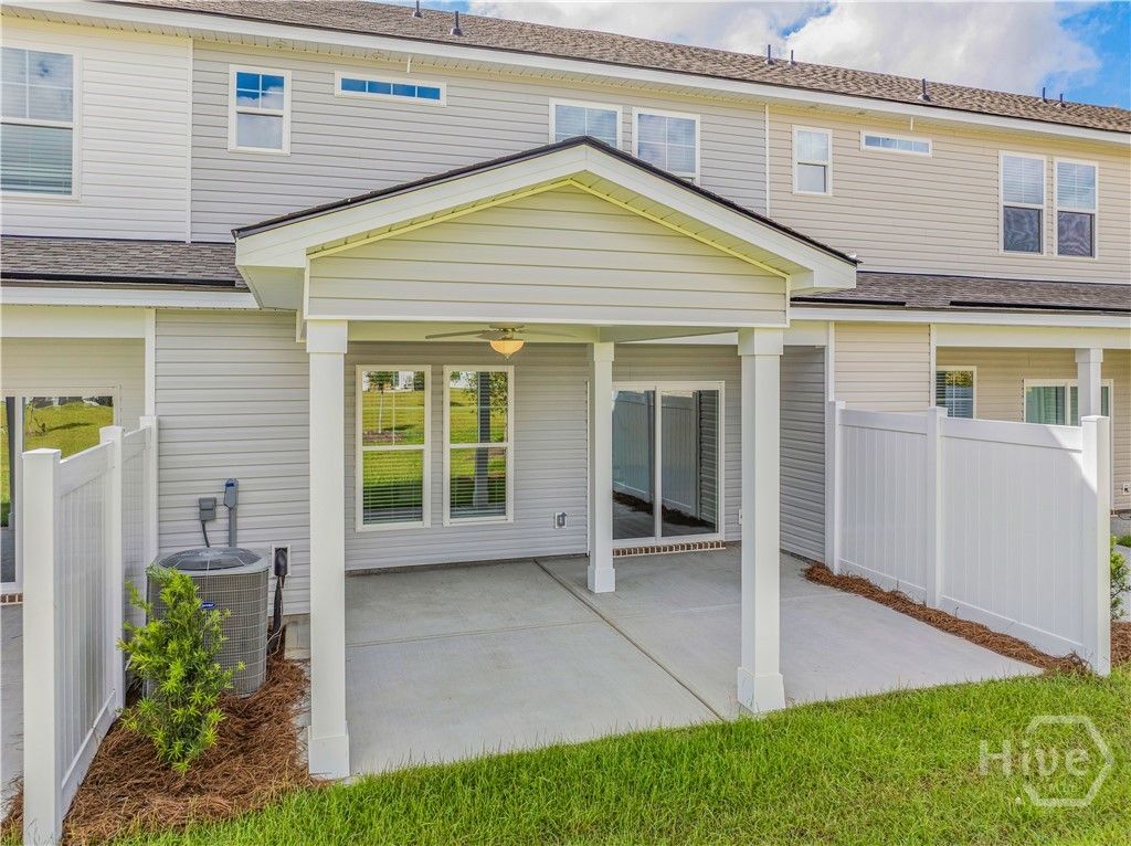 NOT THE ACTUAL TOWNEHOME. Pictures are of a Finish
